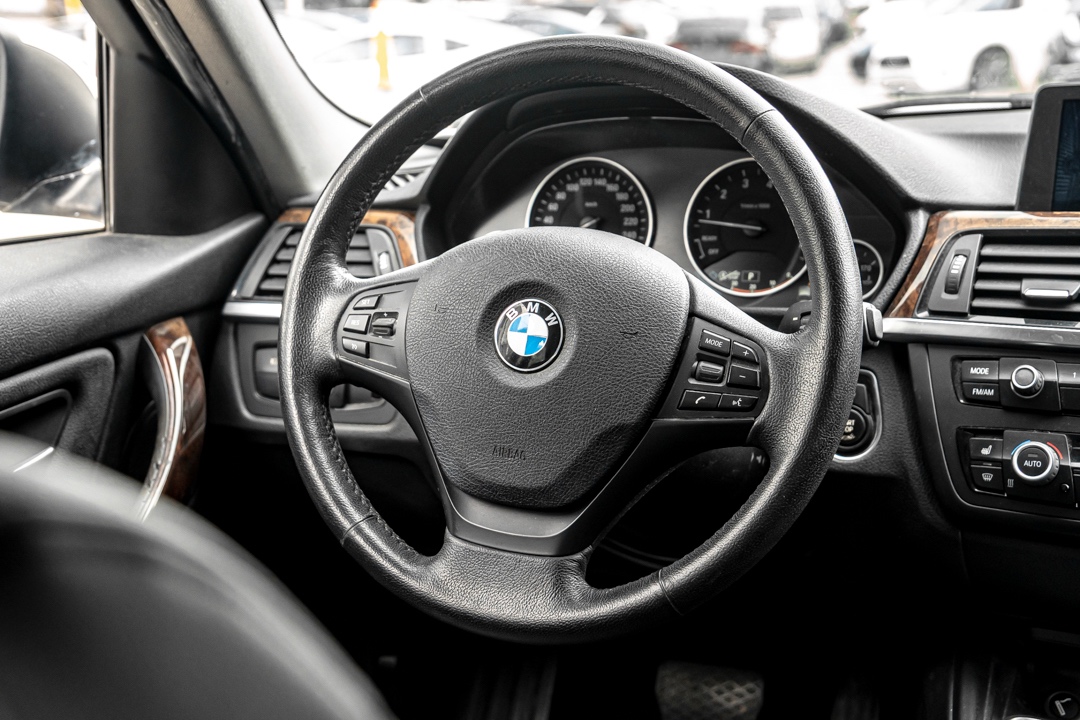 /ontarioqualitymotorsetobicoke/2013-BMW-3Series-9449193827678359.jpg