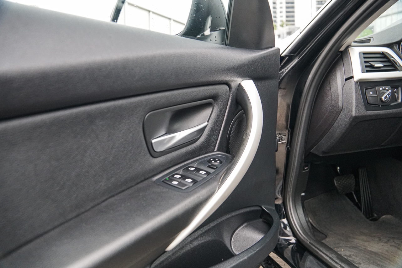 /ontarioqualitymotorsetobicoke/2014-BMW-3-Series-48675539198033424.jpg