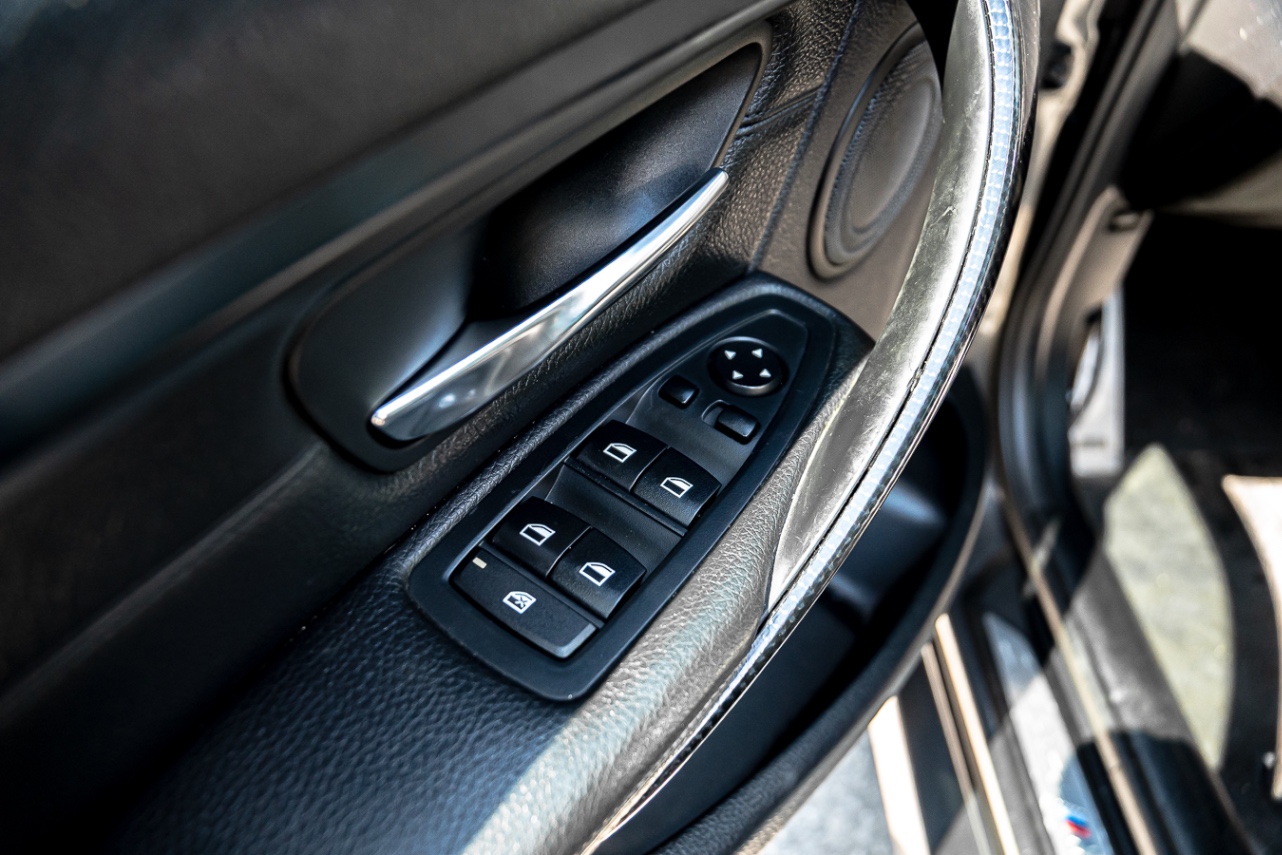 /ontarioqualitymotorsetobicoke/2015-BMW-3Series-5102642404355293.jpg