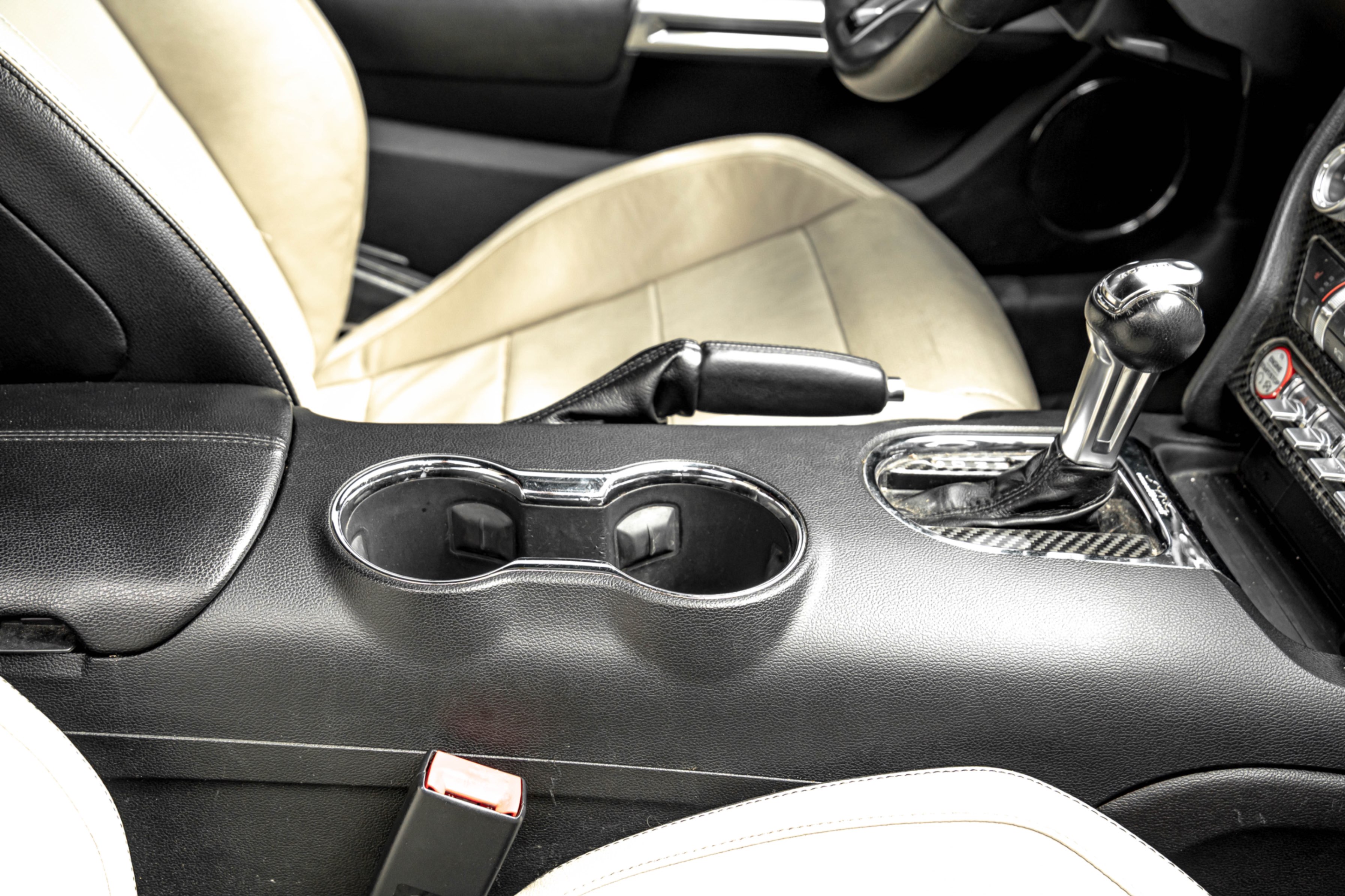 /ontarioqualitymotorsetobicoke/2015-Ford-Mustang-023603290349120343.jpg