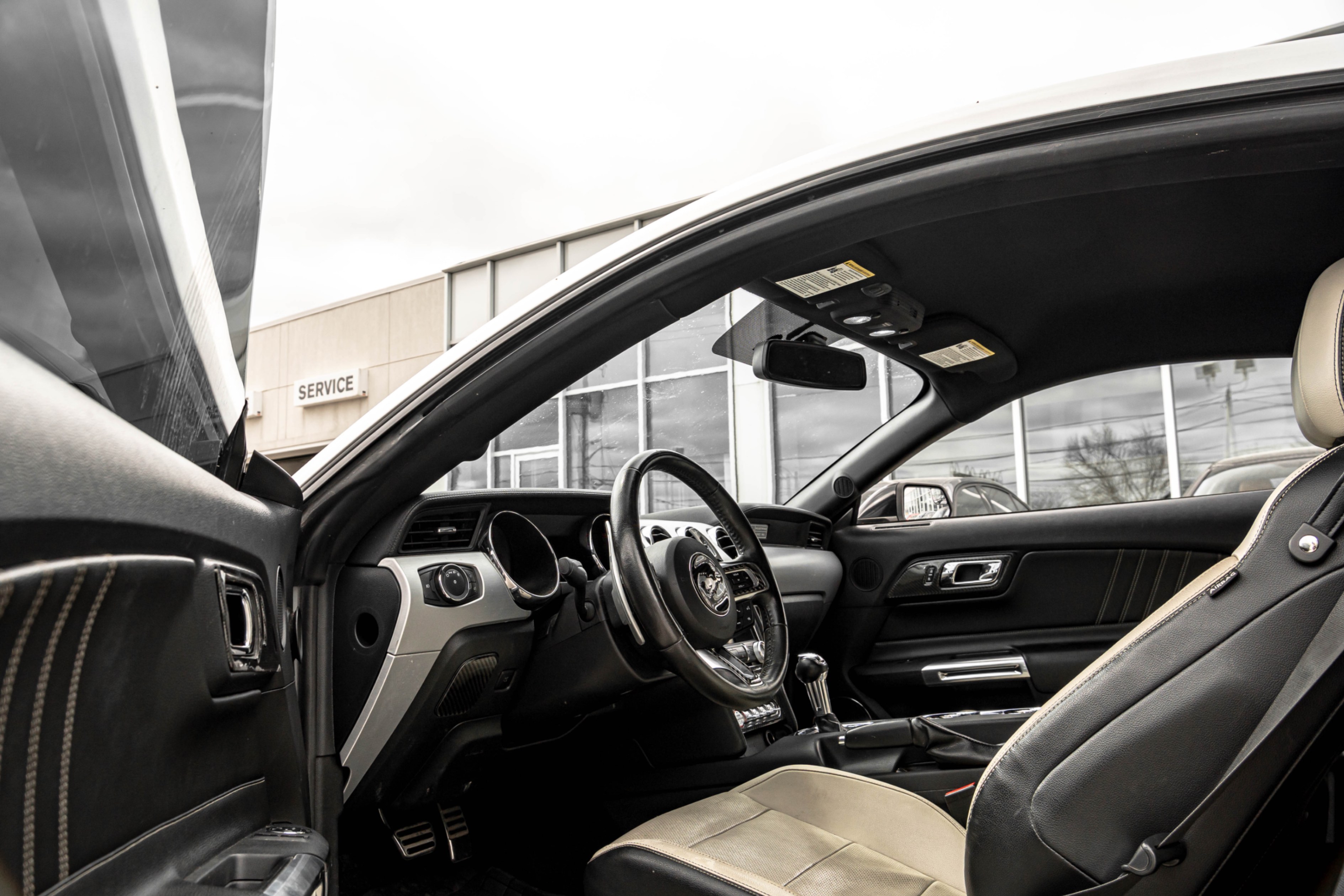 /ontarioqualitymotorsetobicoke/2015-Ford-Mustang-1086676654979215.jpg