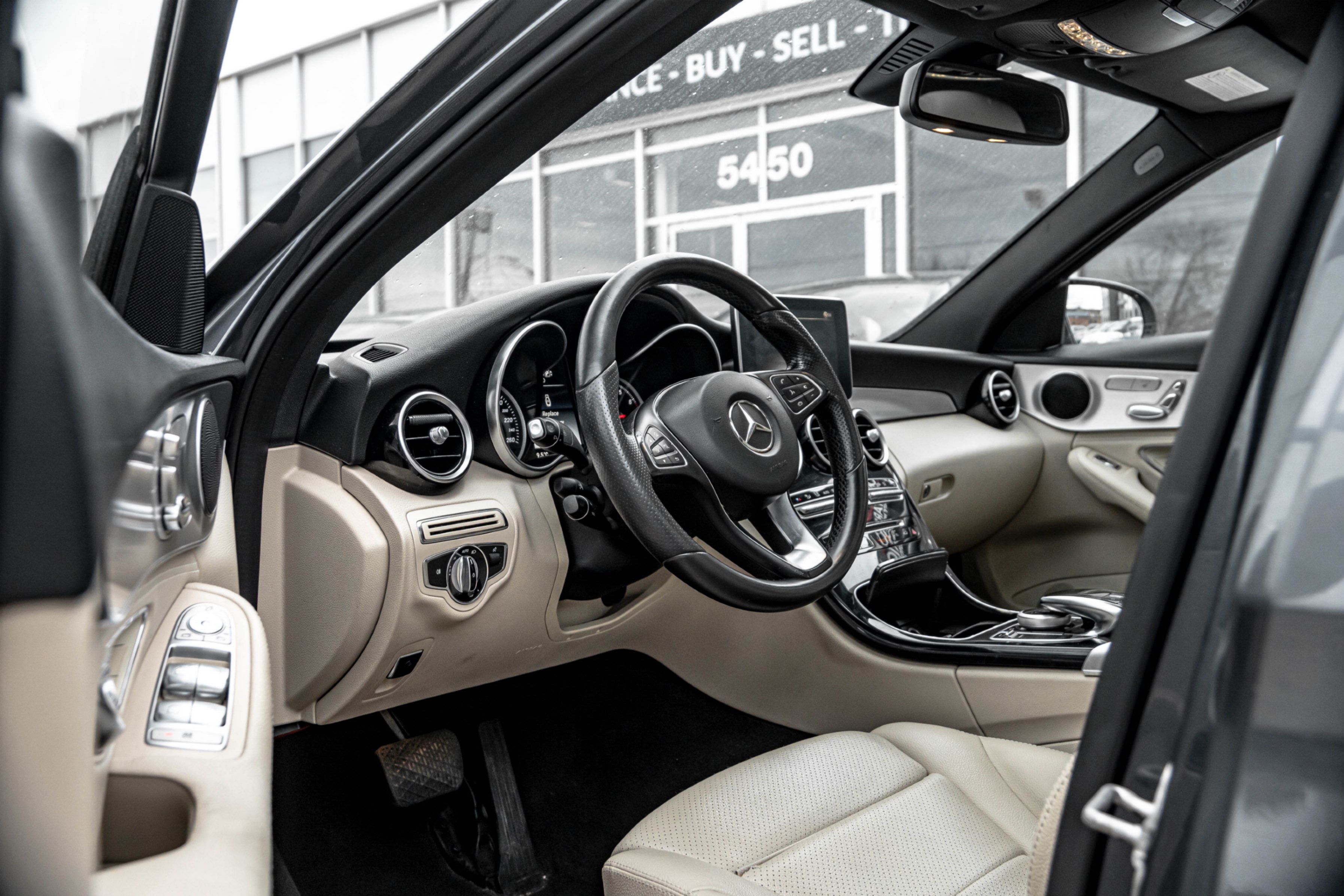 /ontarioqualitymotorsetobicoke/2015-Mercedes-Benz-C-Class-29816337822282124.jpg