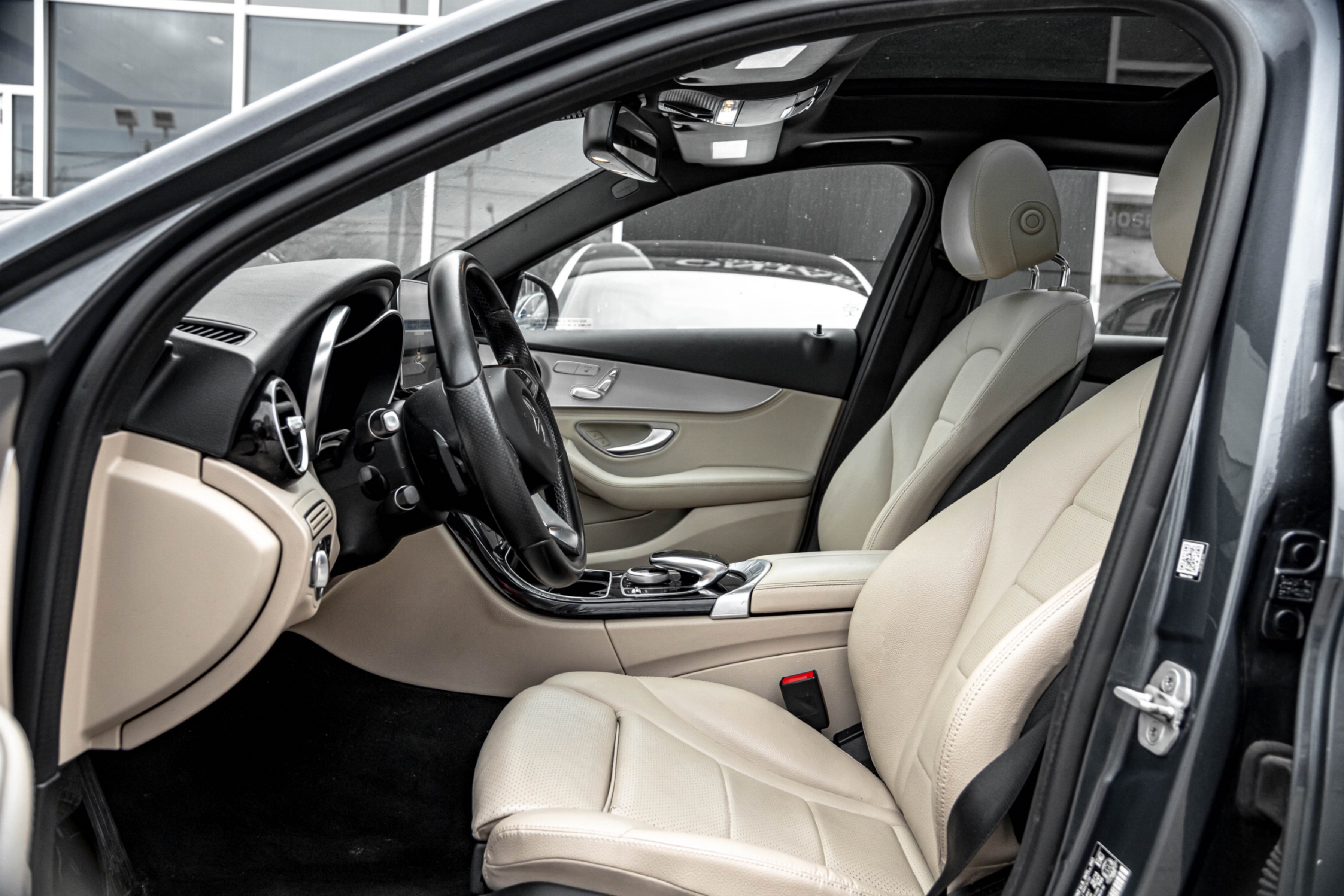 /ontarioqualitymotorsetobicoke/2015-Mercedes-Benz-C-Class-6871118012365178.jpg