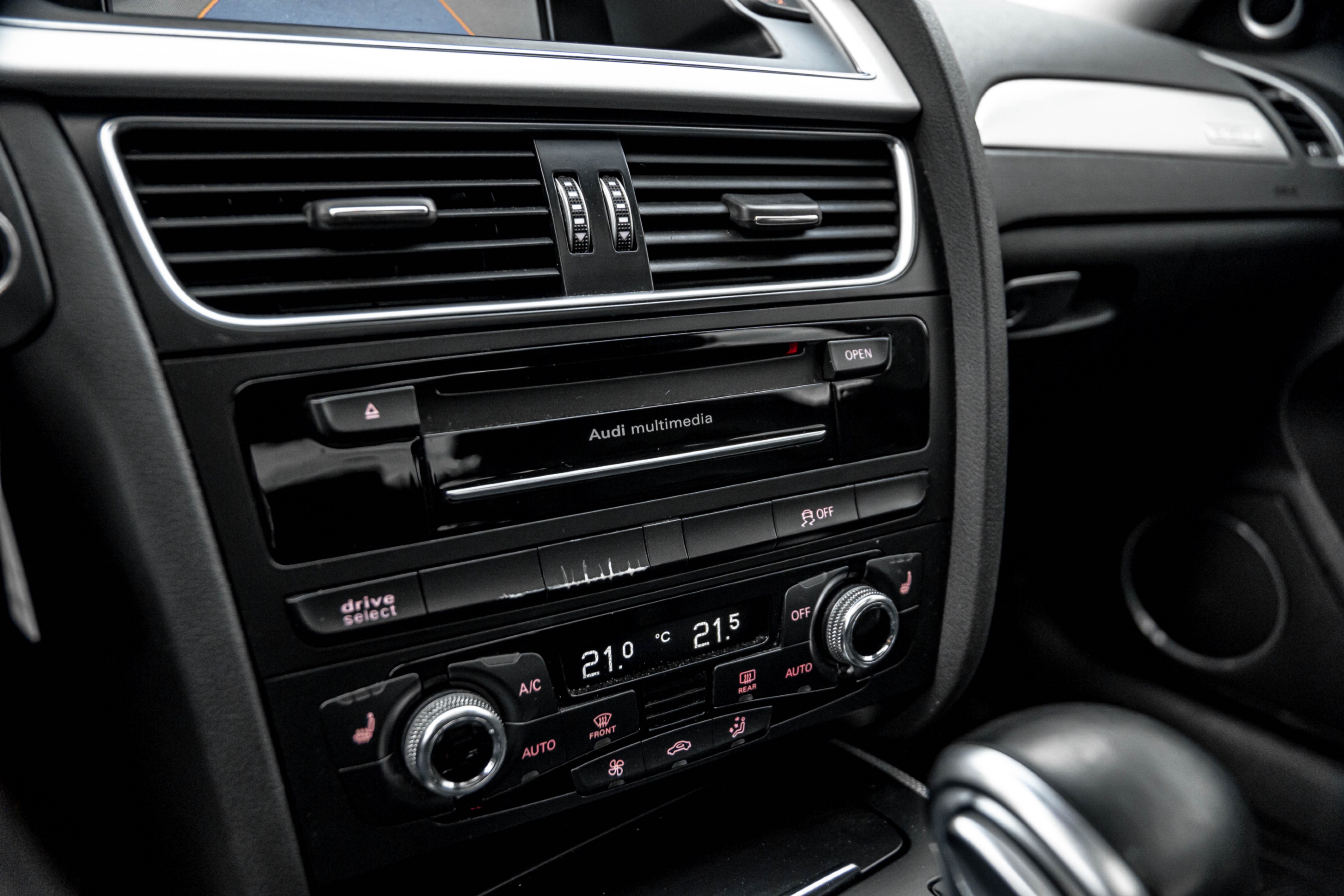 /ontarioqualitymotorsetobicoke/2016-Audi-A4-8190792061417584.jpg