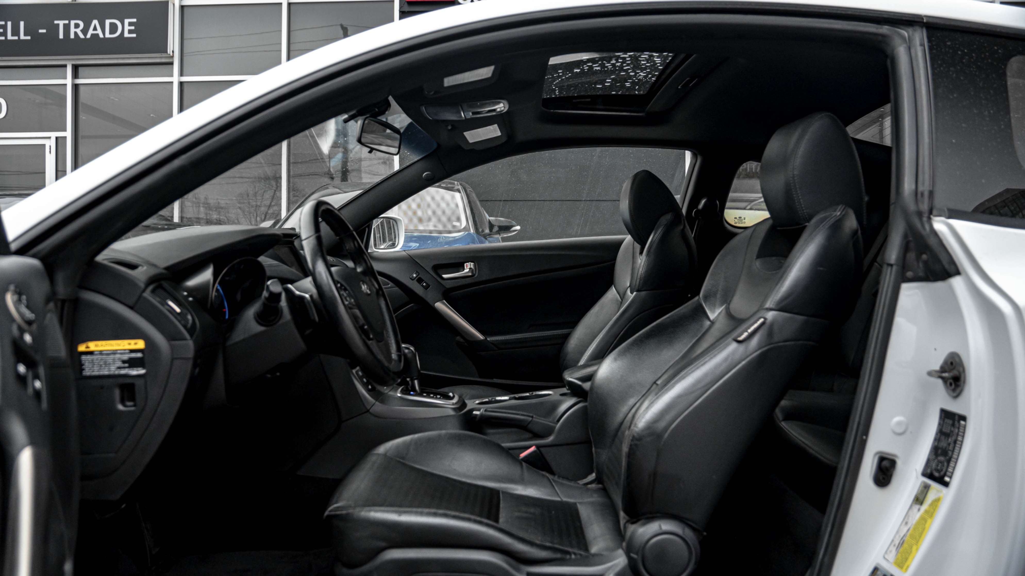 /ontarioqualitymotorsetobicoke/2016-Hyundai-Genesis-22358356762778464.jpg