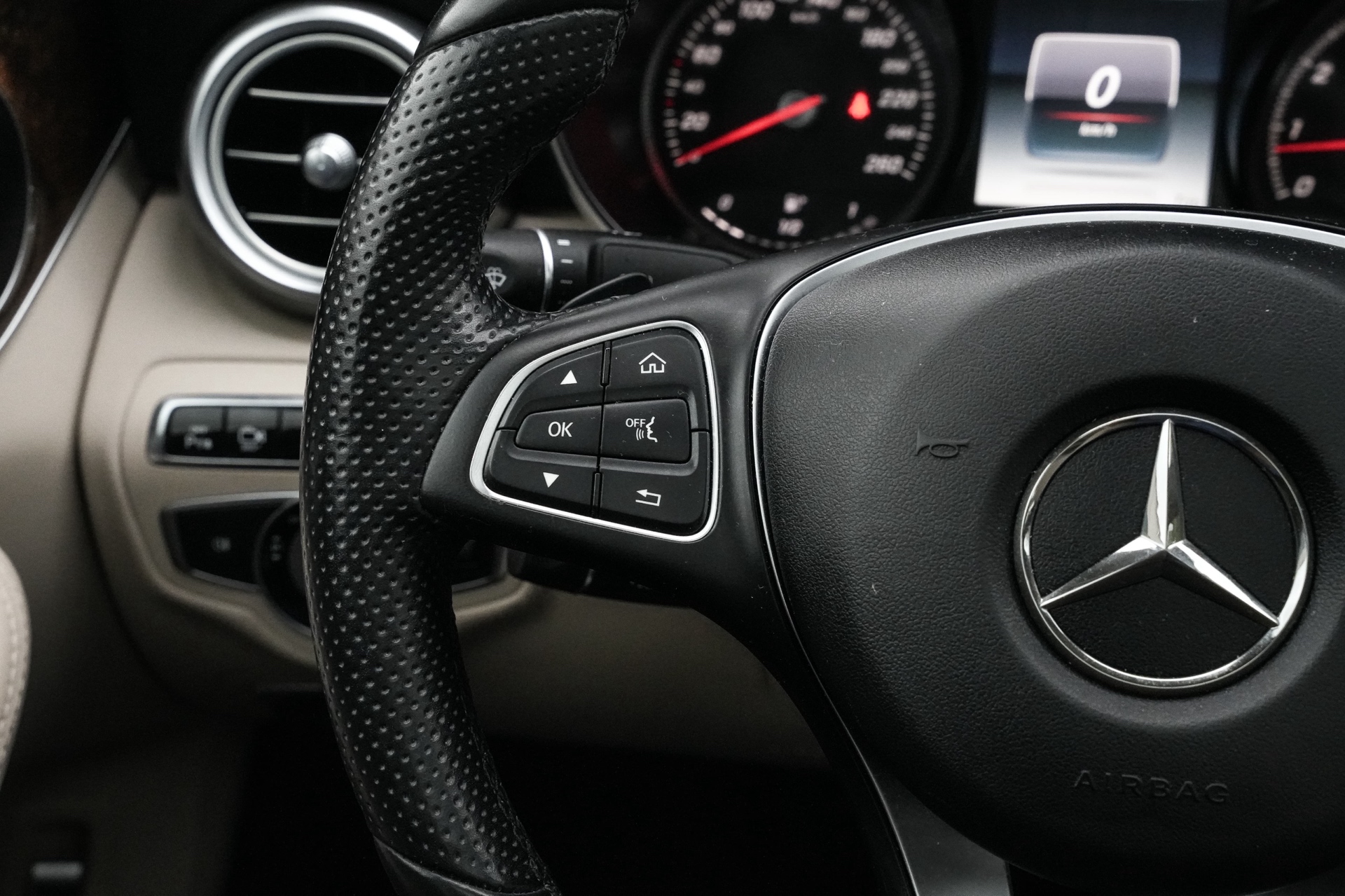 /ontarioqualitymotorsetobicoke/2016-Mercedes-Benz-C-Class-07414629091140257.jpg
