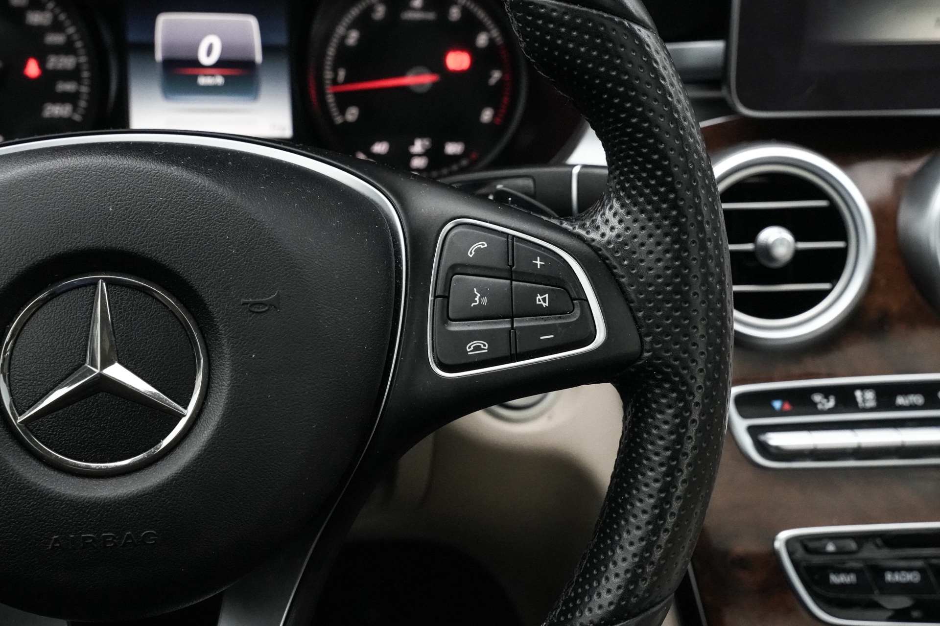 /ontarioqualitymotorsetobicoke/2016-Mercedes-Benz-C-Class-10902891415737526.jpg