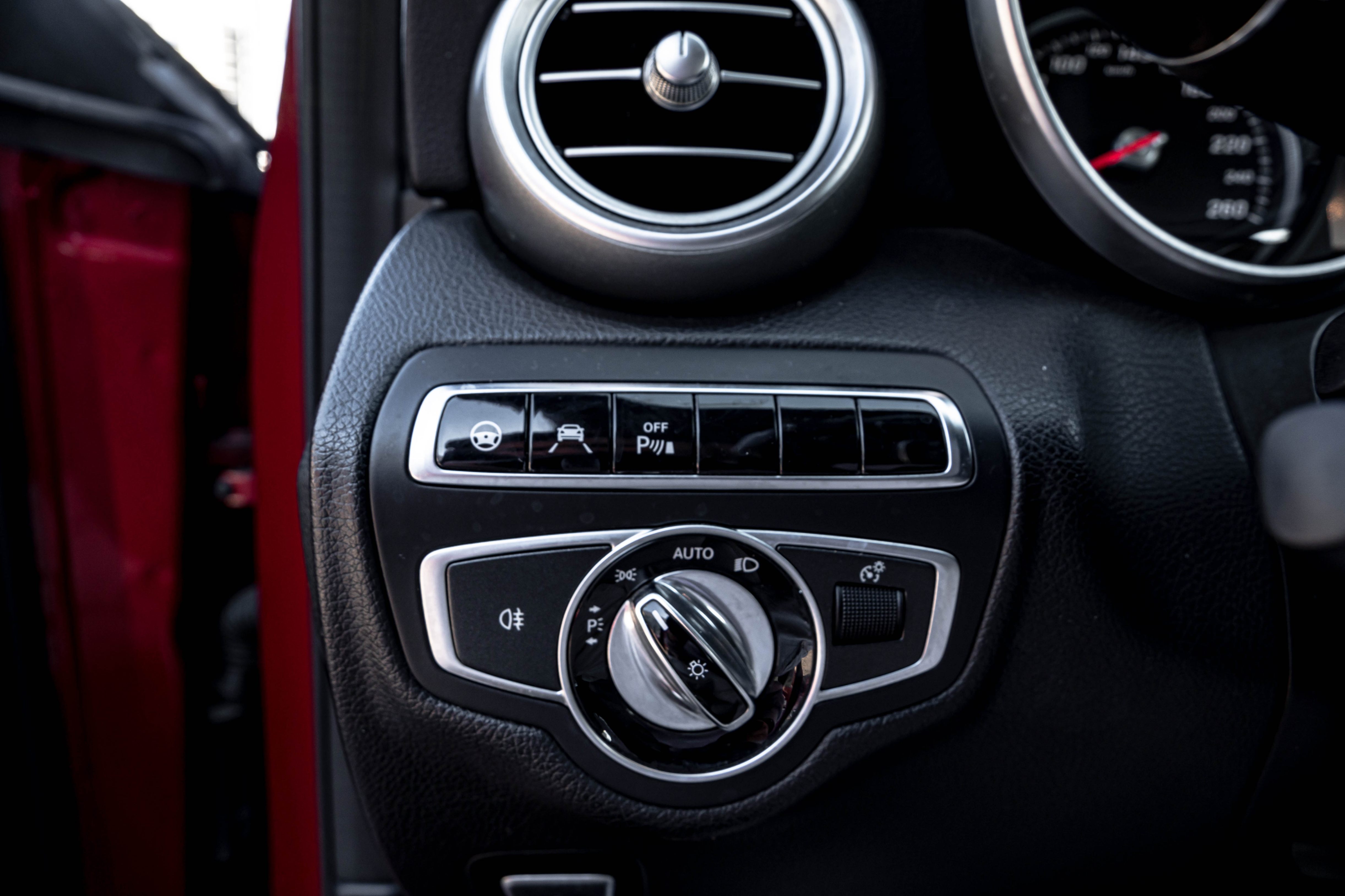 /ontarioqualitymotorsetobicoke/2016-Mercedes-Benz-C-Class-34819661358220566.jpg