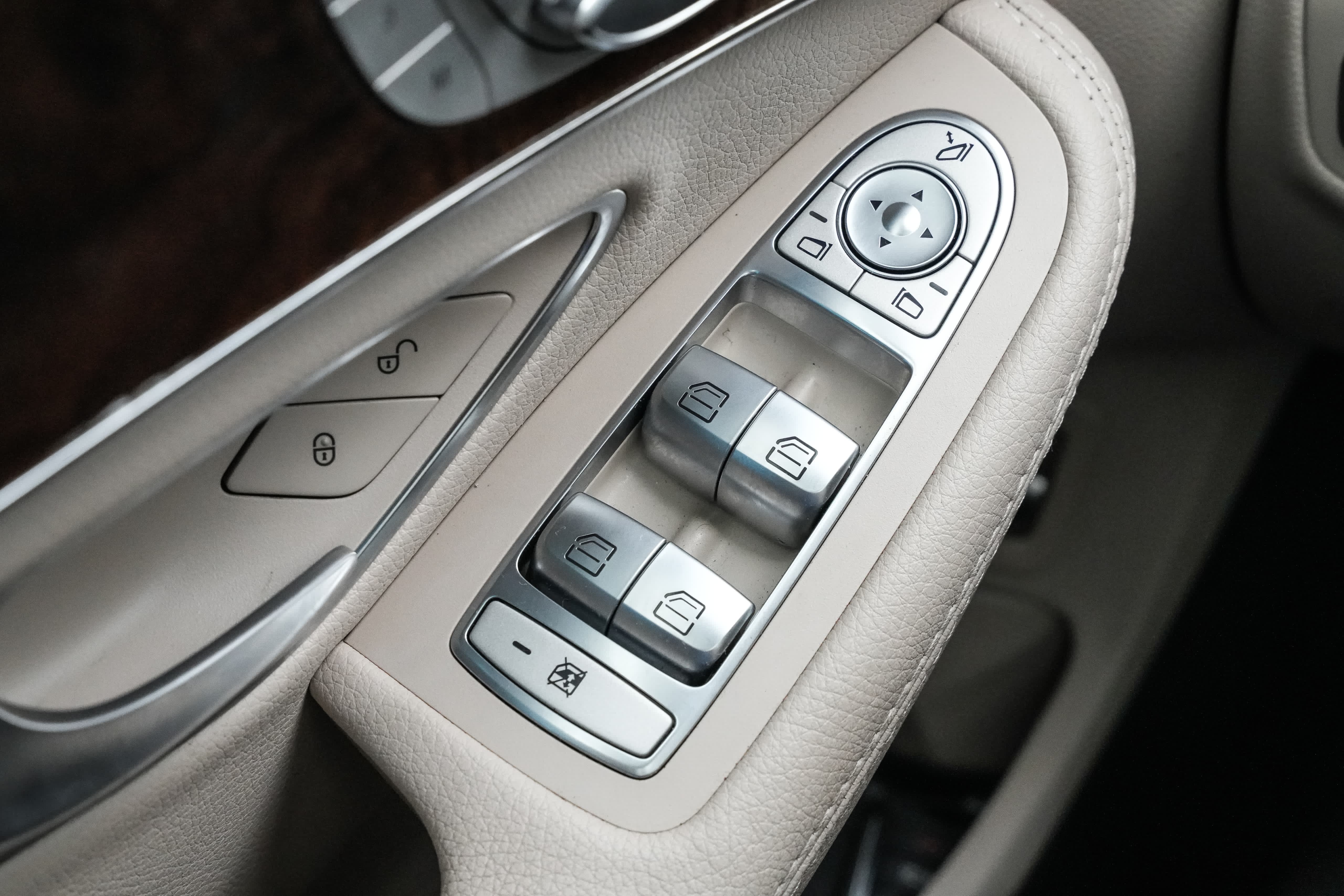 /ontarioqualitymotorsetobicoke/2016-Mercedes-Benz-C-Class-36583514638118086.jpg