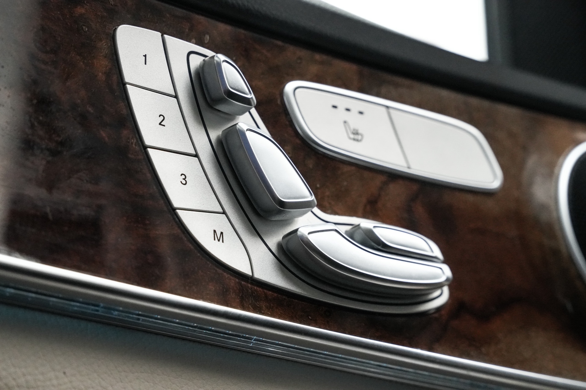 /ontarioqualitymotorsetobicoke/2016-Mercedes-Benz-C-Class-9095523119141835.jpg