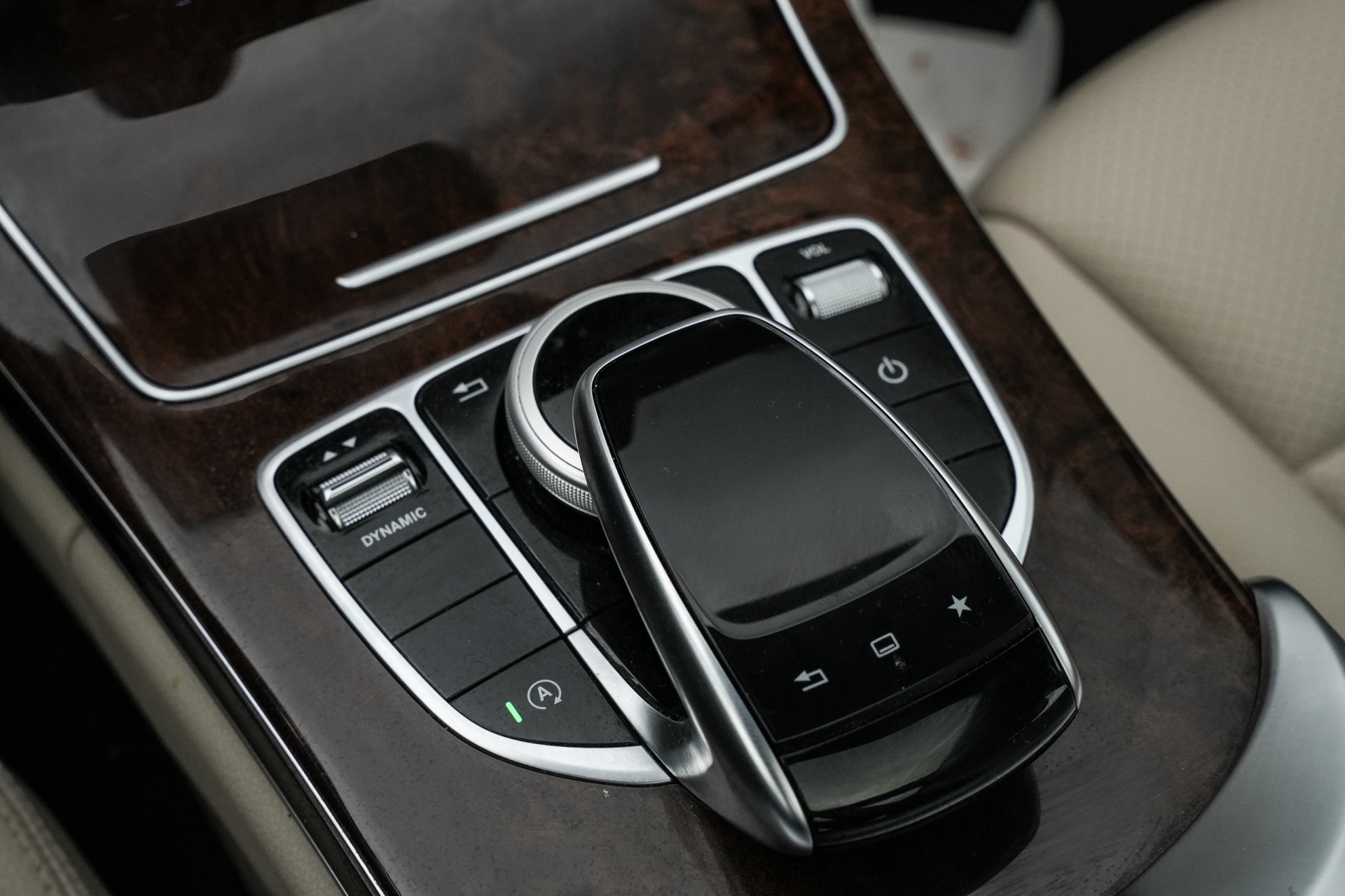 /ontarioqualitymotorsetobicoke/2016-Mercedes-Benz-C-Class-9860344799870737.jpg