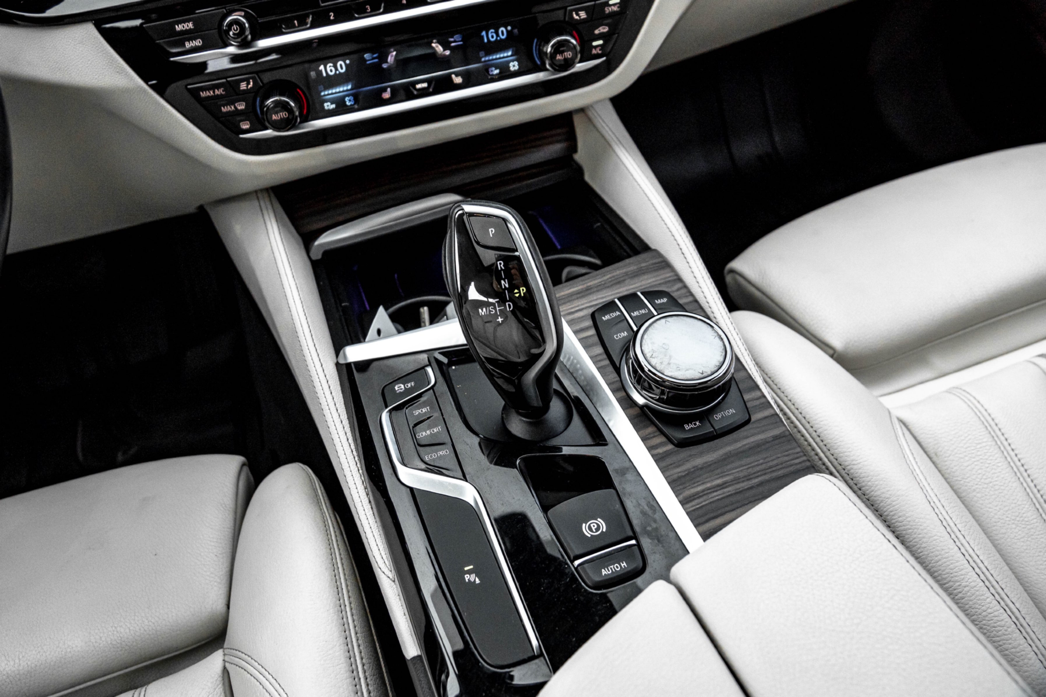 /ontarioqualitymotorsetobicoke/2017-BMW-5Series-5233270483385224.jpg
