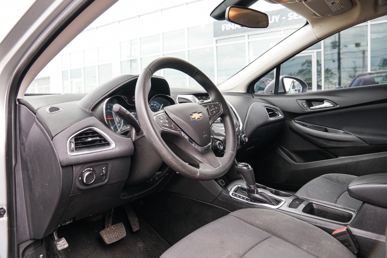 /ontarioqualitymotorsetobicoke/2017-Chevrolet-Cruze-24593135104977915.jpg