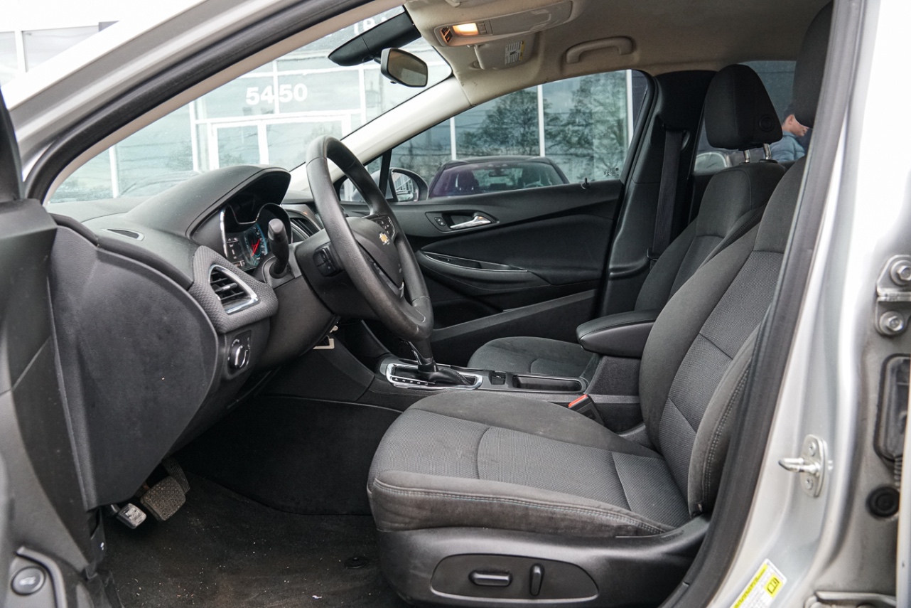 /ontarioqualitymotorsetobicoke/2017-Chevrolet-Cruze-7377696538860312.jpg