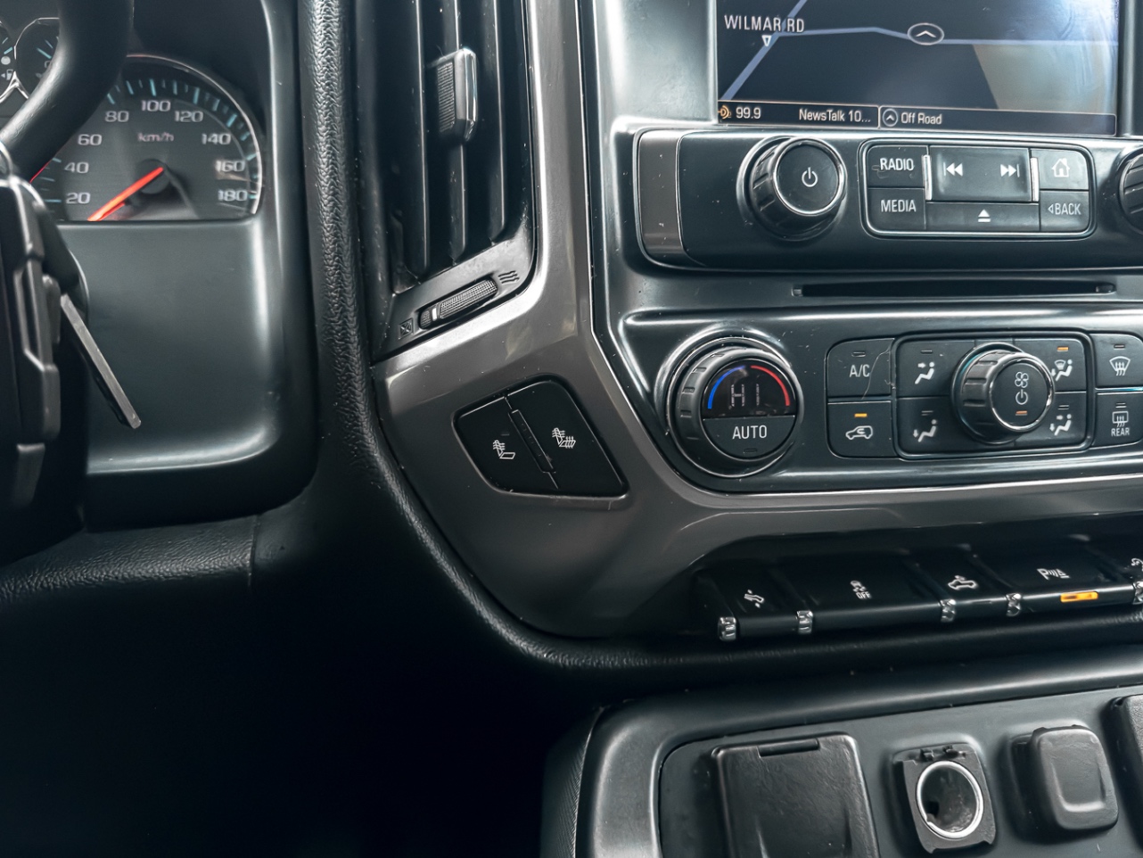 /ontarioqualitymotorsetobicoke/2018-Chevrolet-Silverado1500-46176461945145775.jpg