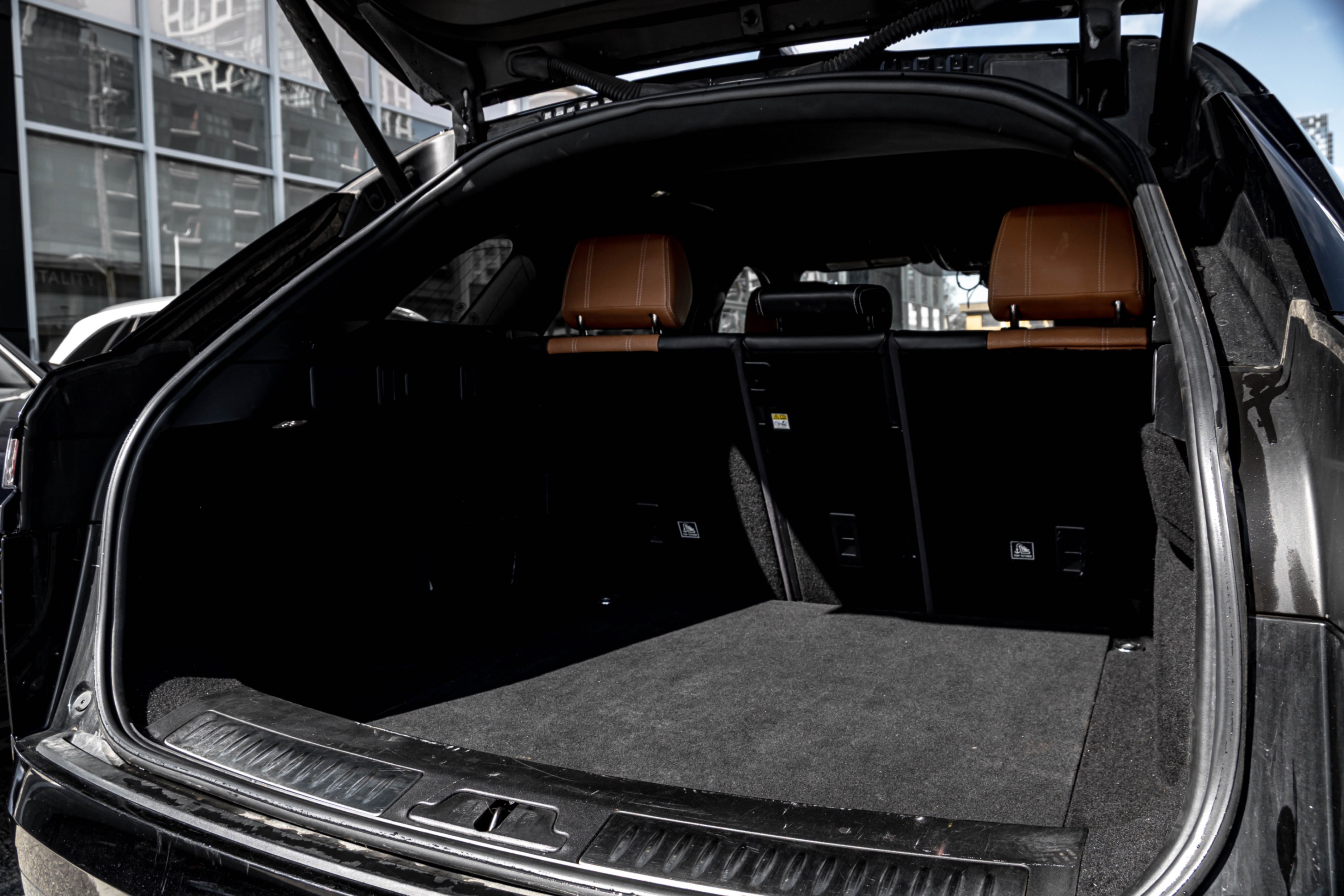 /ontarioqualitymotorsetobicoke/2018-LandRover-RangeRover-5455560433944551.jpg