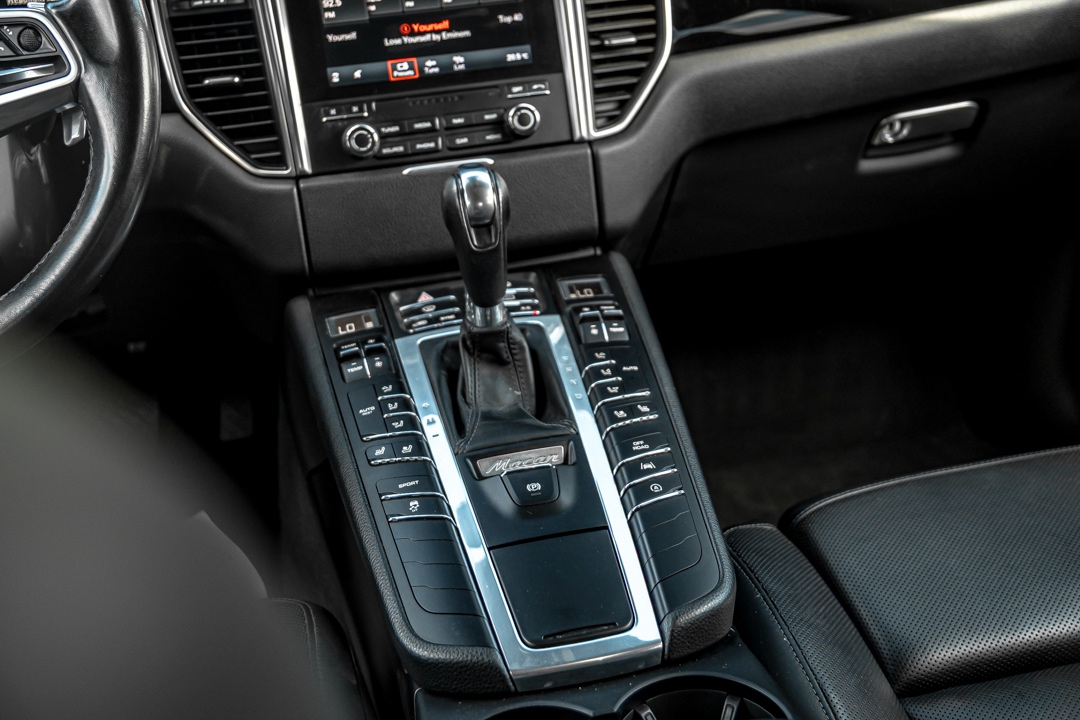 /ontarioqualitymotorsetobicoke/2018-Porsche-Macan-1106447877383061.jpg