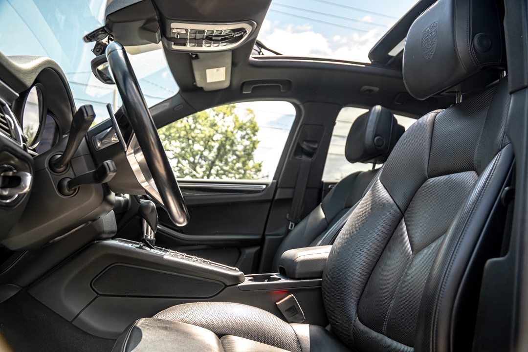 /ontarioqualitymotorsetobicoke/2018-Porsche-Macan-12176868140890118.jpg
