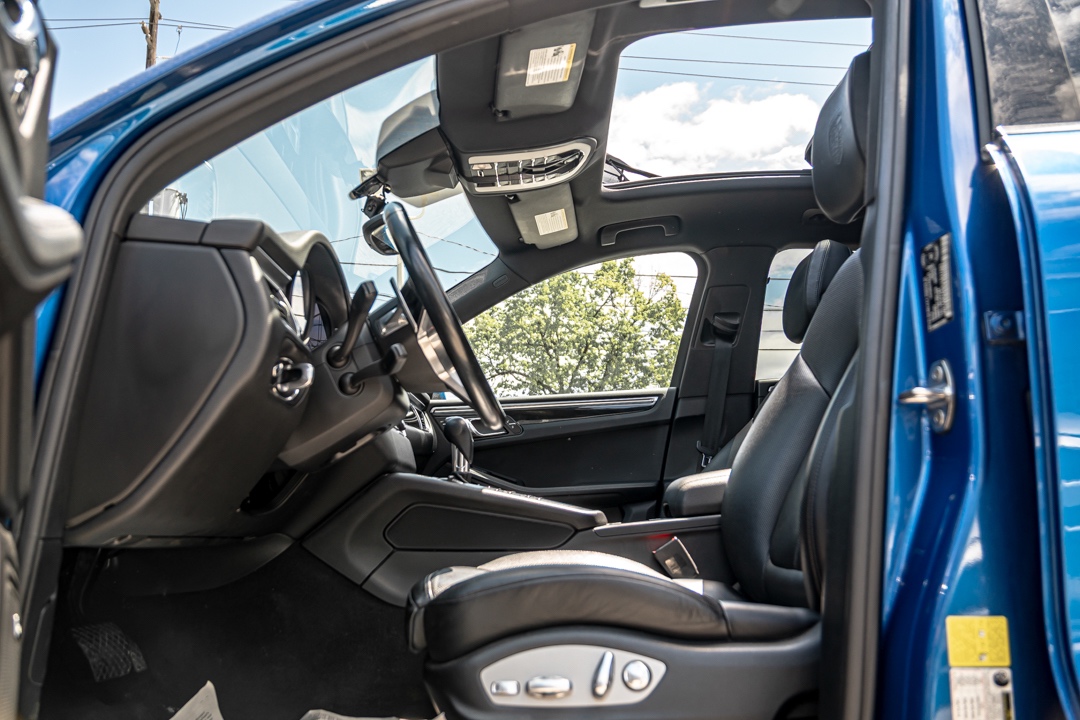 /ontarioqualitymotorsetobicoke/2018-Porsche-Macan-447097114542395.jpg