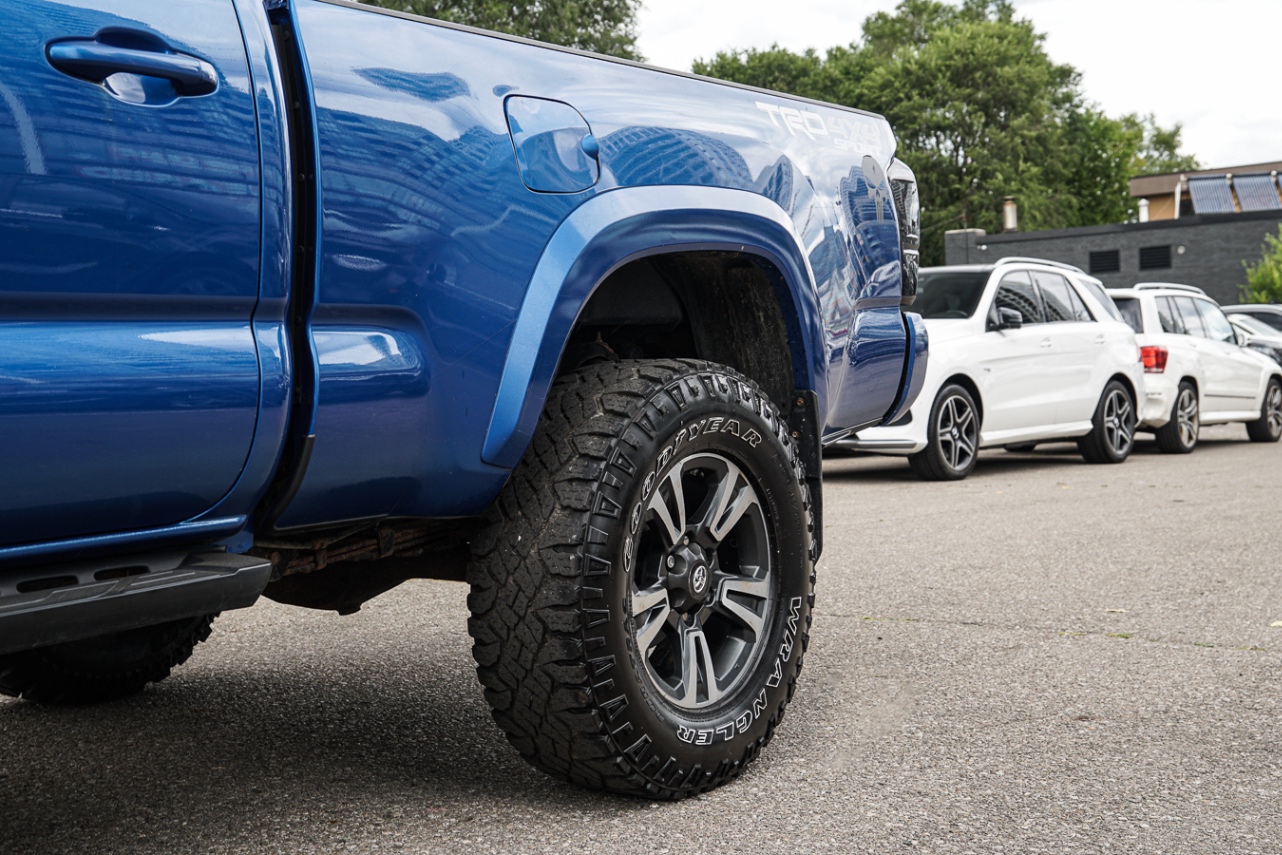/ontarioqualitymotorsetobicoke/2018-Toyota-Tacoma-0026932484913804178.jpg