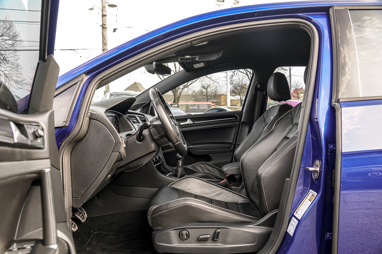 /ontarioqualitymotorsetobicoke/2018-Volkswagen-GolfR-17122953122412965.jpg