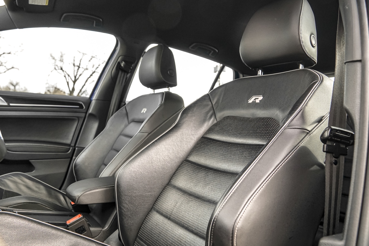 /ontarioqualitymotorsetobicoke/2018-Volkswagen-GolfR-17290464368502212.jpg