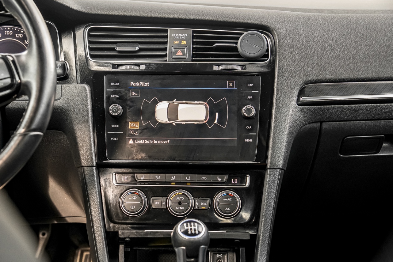 /ontarioqualitymotorsetobicoke/2018-Volkswagen-GolfR-5672658310009167.jpg