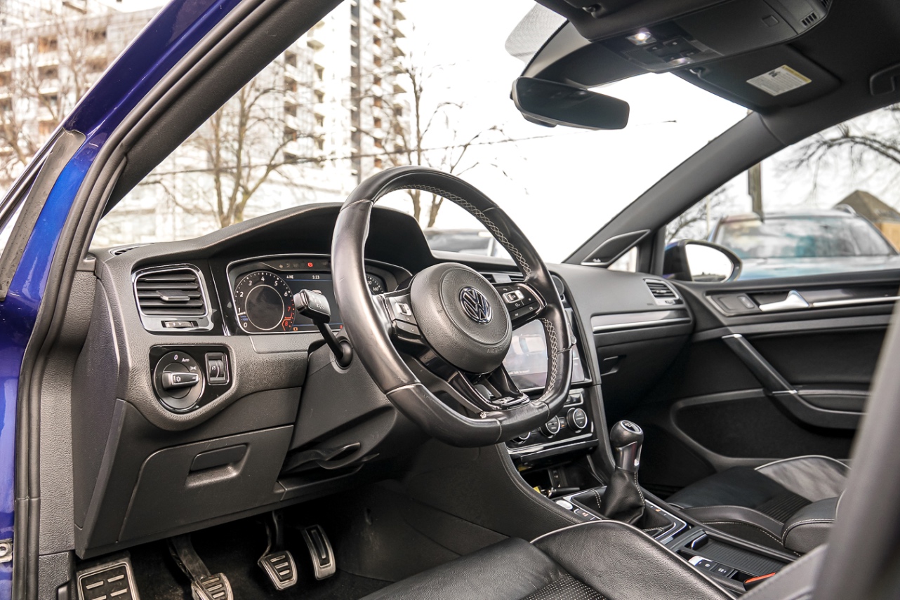 /ontarioqualitymotorsetobicoke/2018-Volkswagen-GolfR-7434152741979543.jpg