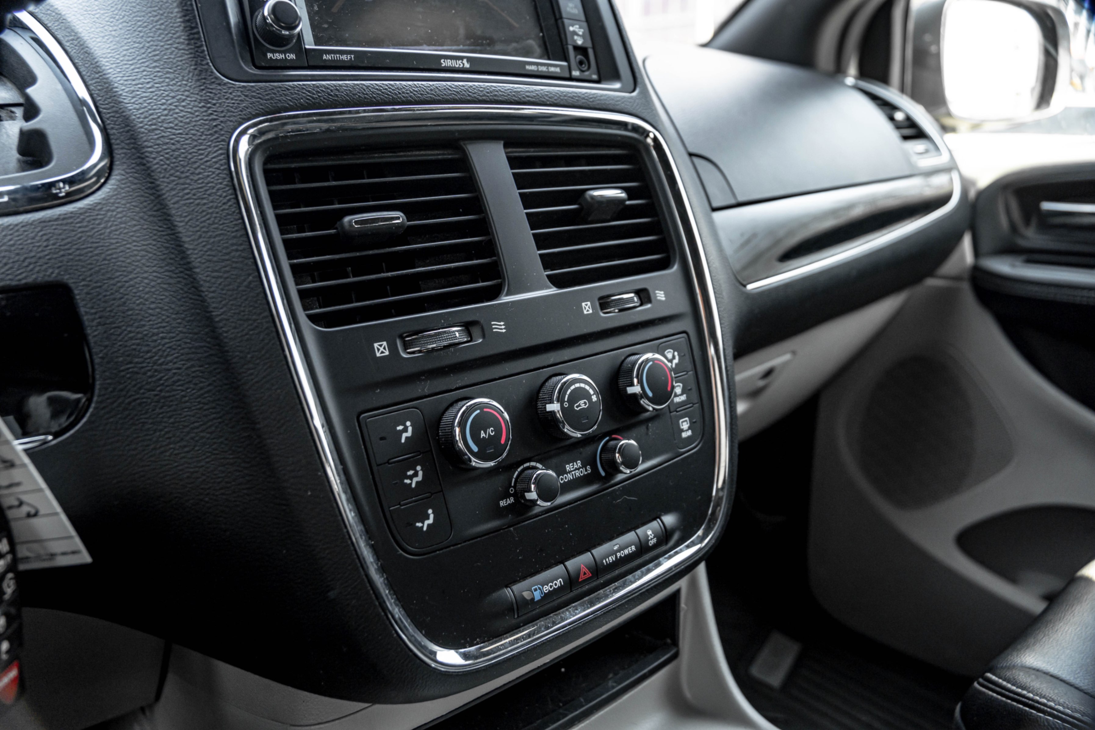 /ontarioqualitymotorsetobicoke/2019-Dodge-GrandCaravan-3526929167650281.jpg