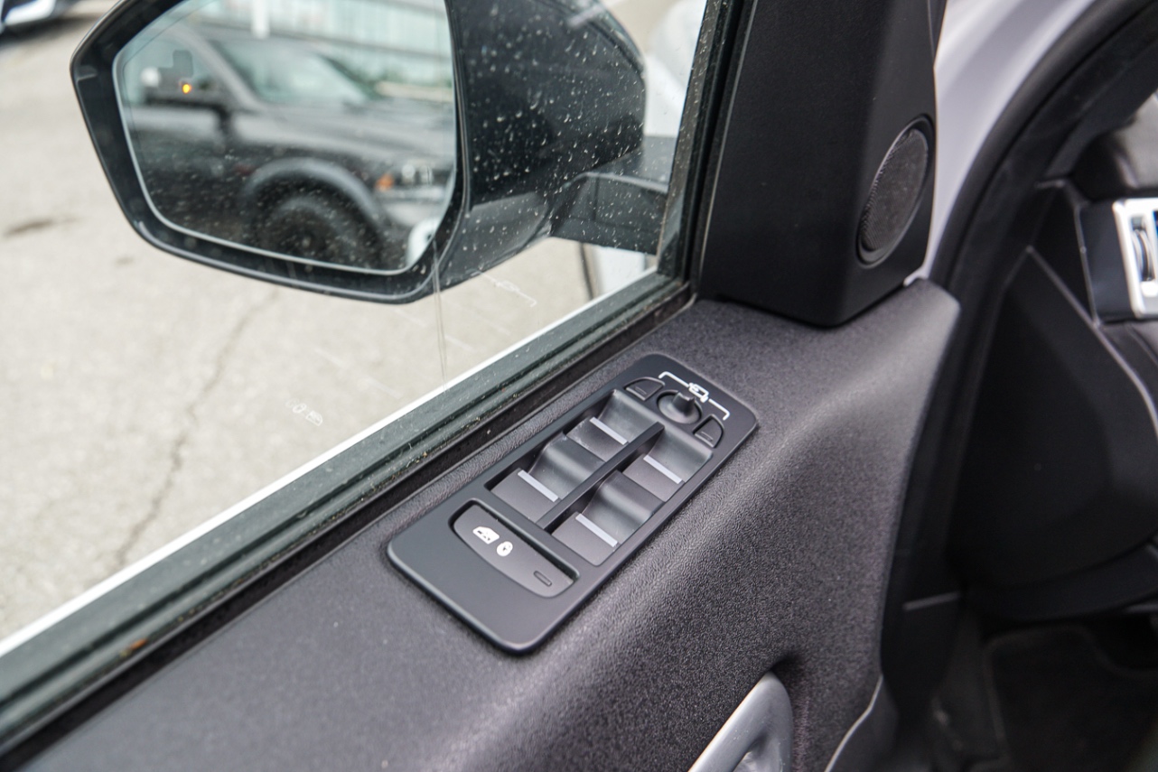 /ontarioqualitymotorsetobicoke/2019-LandRover-DiscoverySport-4935164136908725.jpg