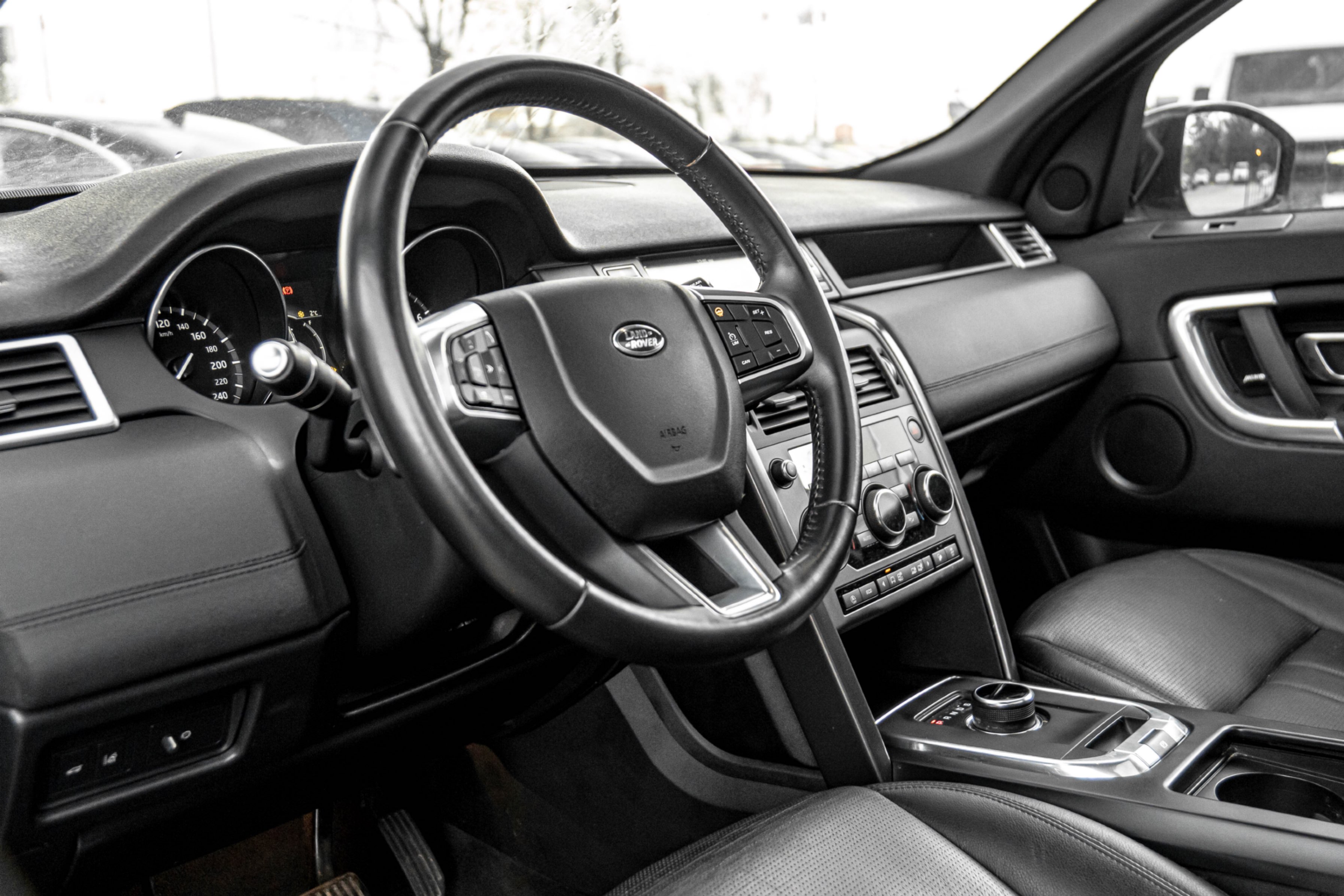 /ontarioqualitymotorsetobicoke/2019-LandRover-DiscoverySport-6136293537675412.jpg