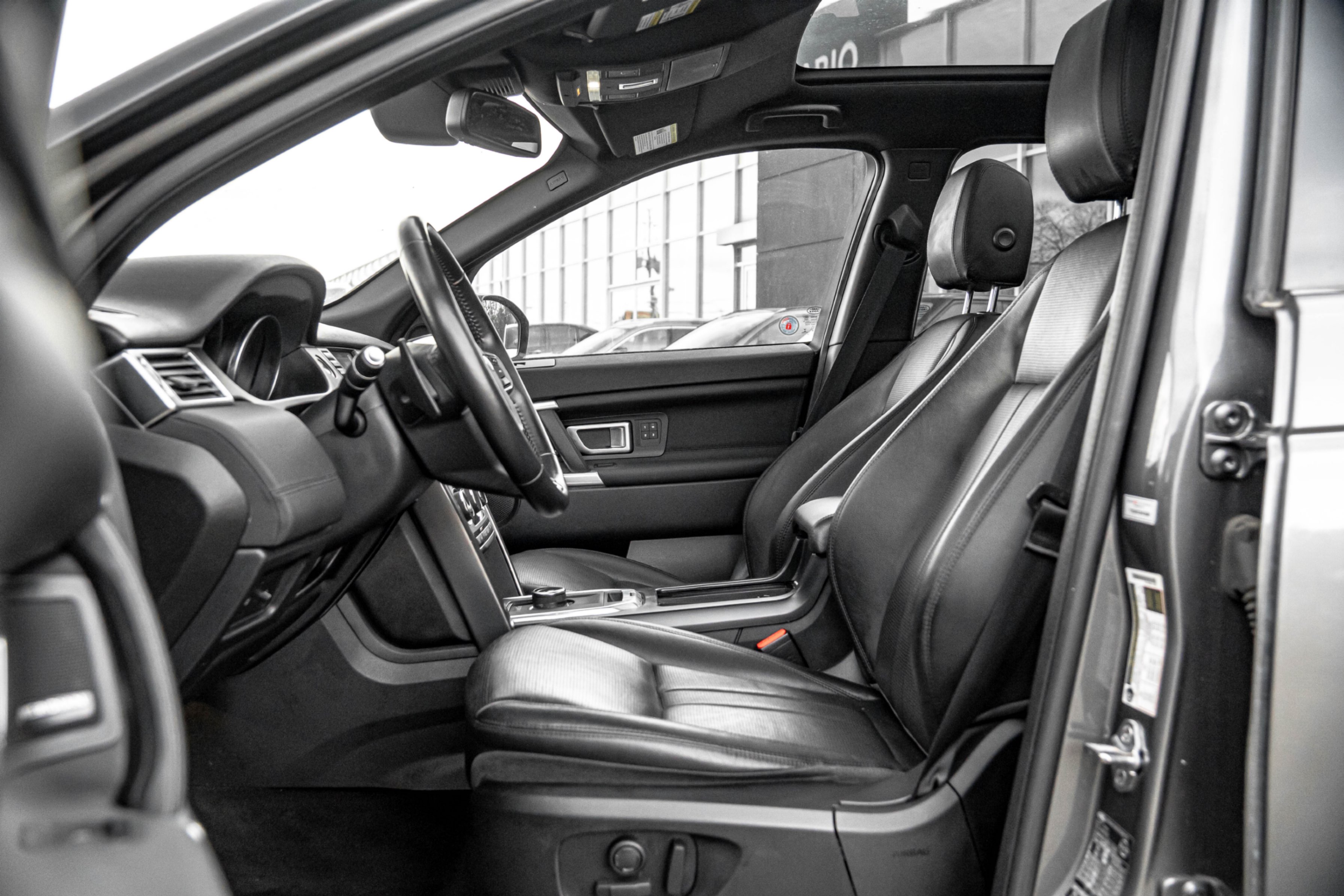 /ontarioqualitymotorsetobicoke/2019-LandRover-DiscoverySport-6935939825360653.jpg