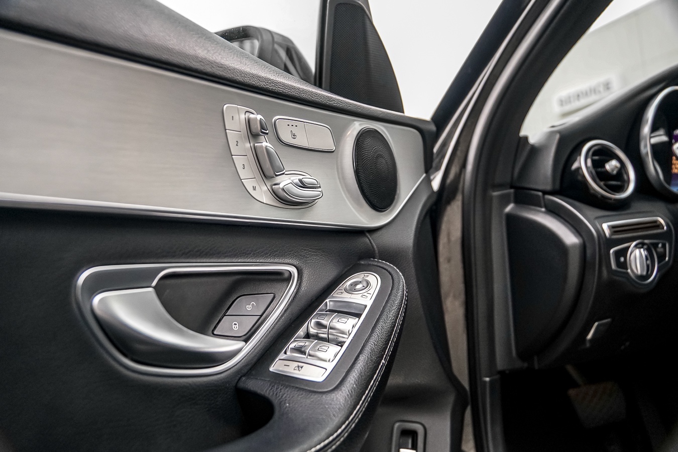 /ontarioqualitymotorsetobicoke/2019-Mercedes-Benz-C-Class-1700907126854001.jpg