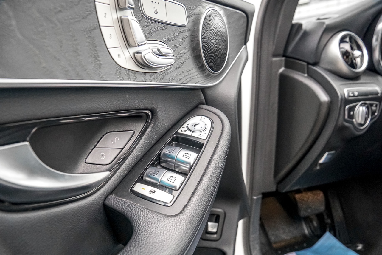 /ontarioqualitymotorsetobicoke/2019-Mercedes-Benz-GLC-class-728398587615606.jpg