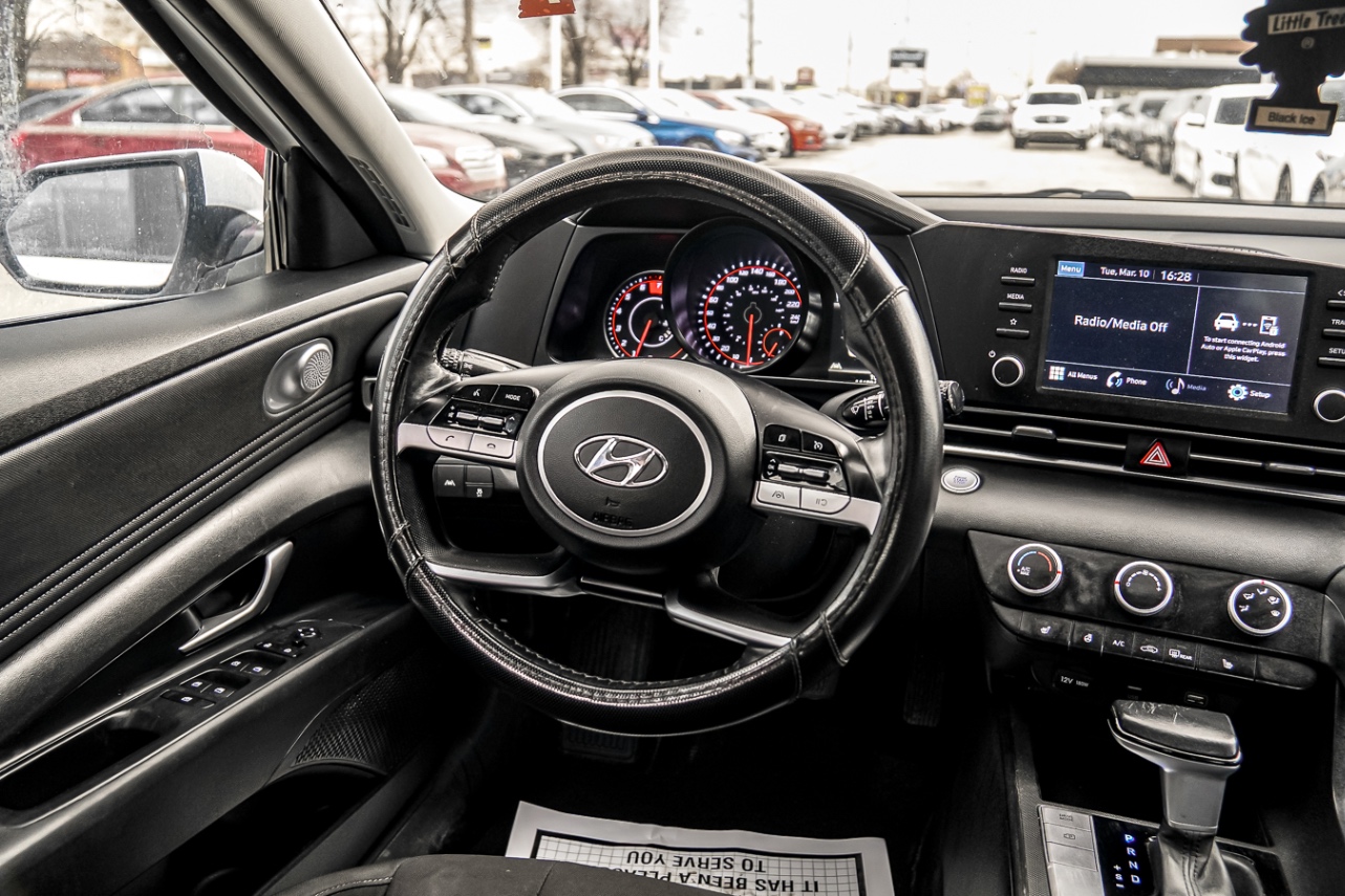/ontarioqualitymotorsetobicoke/2022-Hyundai-Elantra-022610252675538067.jpg