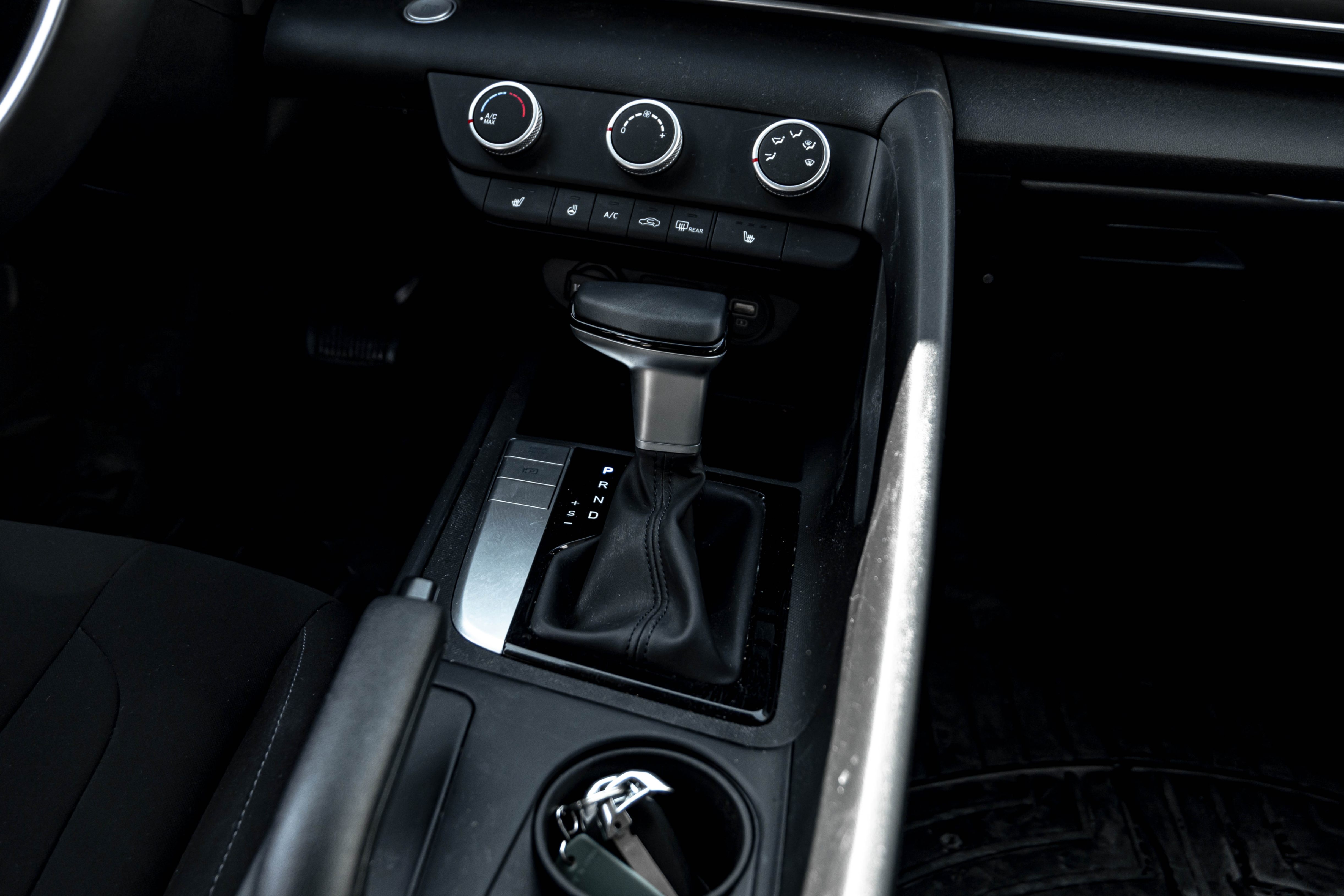 /ontarioqualitymotorsetobicoke/2023-Hyundai-Elantra-018736394738361417.jpg