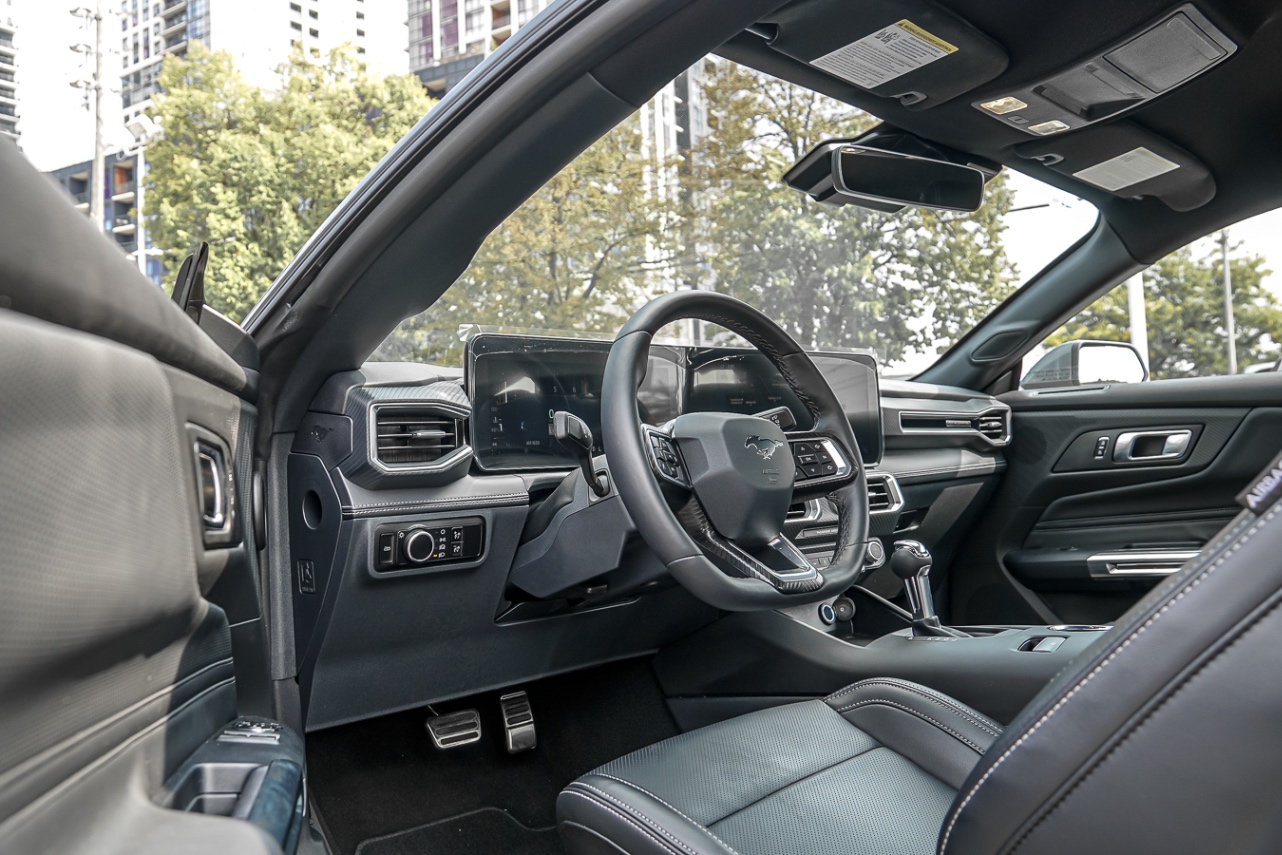 /ontarioqualitymotorsetobicoke/2025-Ford-Mustang-1611499907933085.jpg