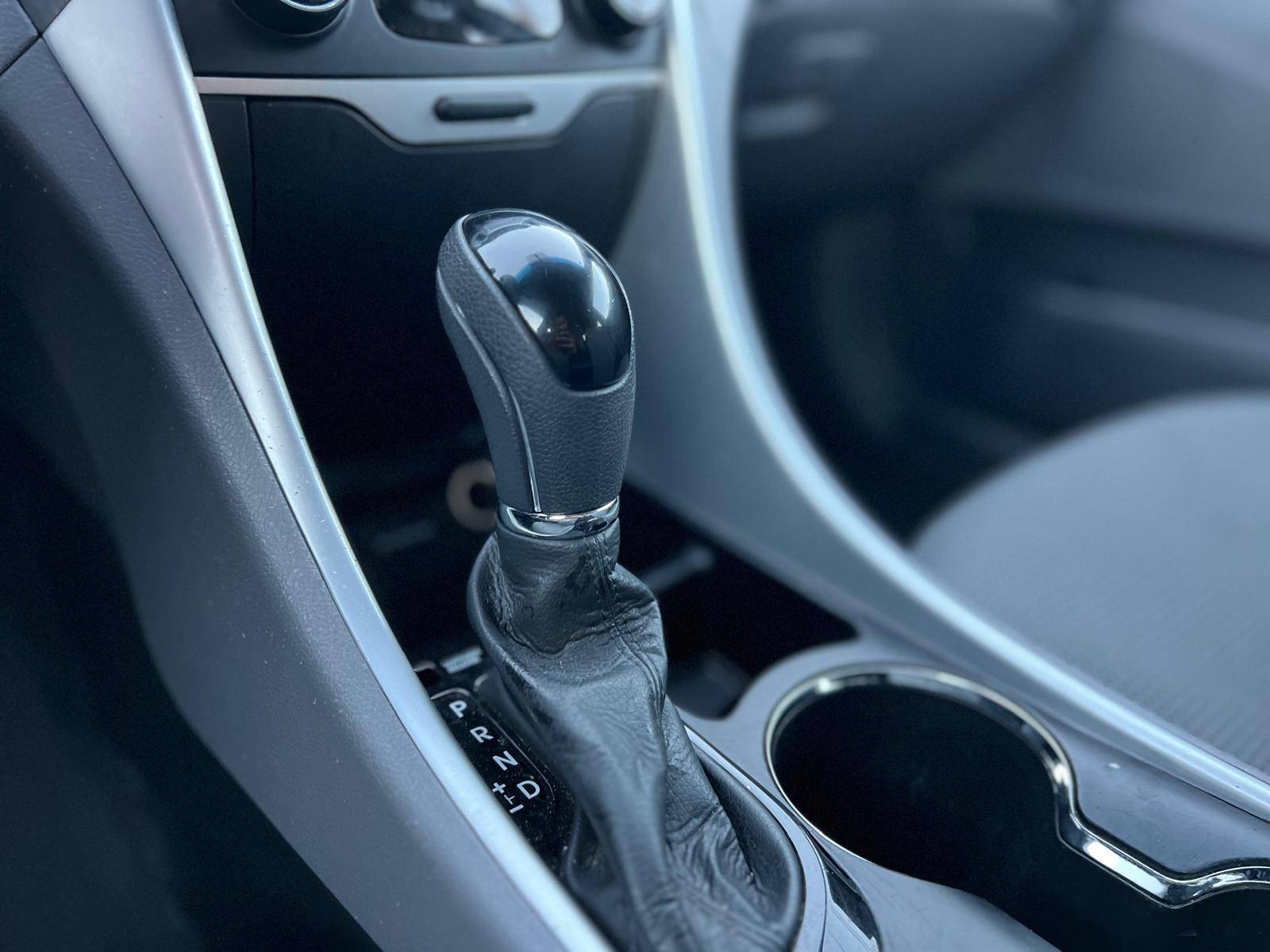 /ontarioqualitymotorsltd/2013-Hyundai-Sonata-665468136852942.jpg