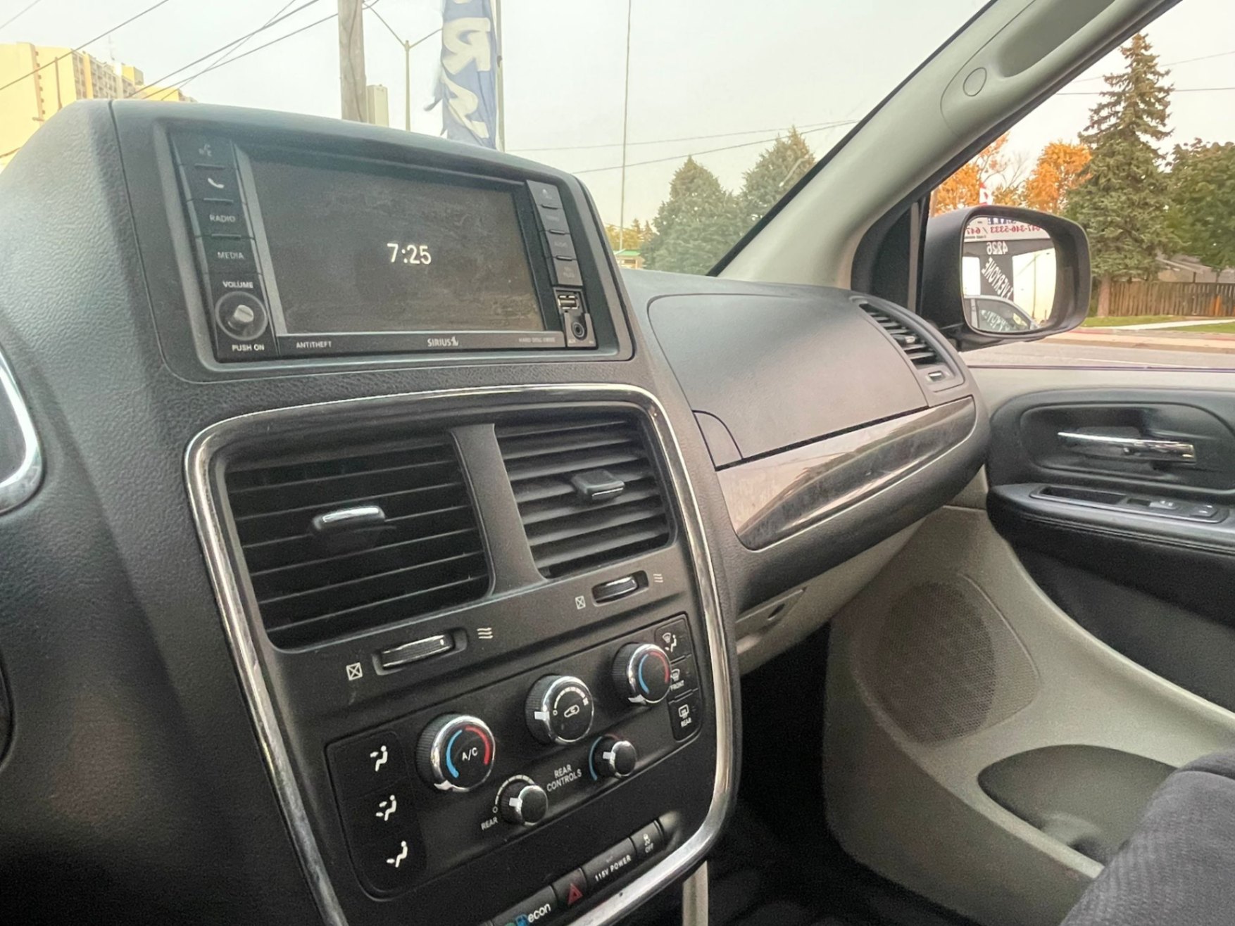 /ontarioqualitymotorsltd/2014-Dodge-GrandCaravan-9812076732048818.jpg