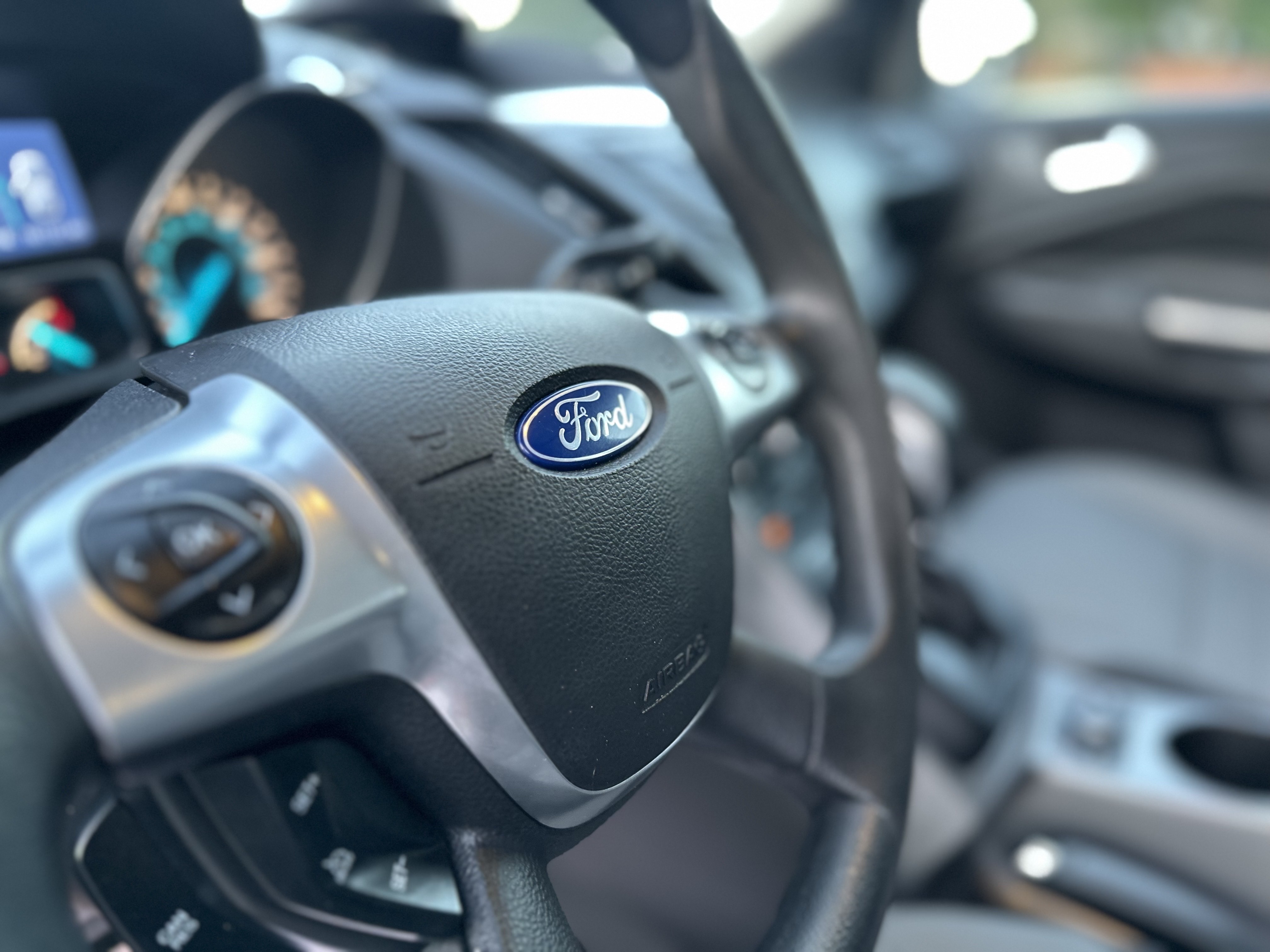 /ontarioqualitymotorsltd/2015-Ford-Escape-12689521450550711.jpg