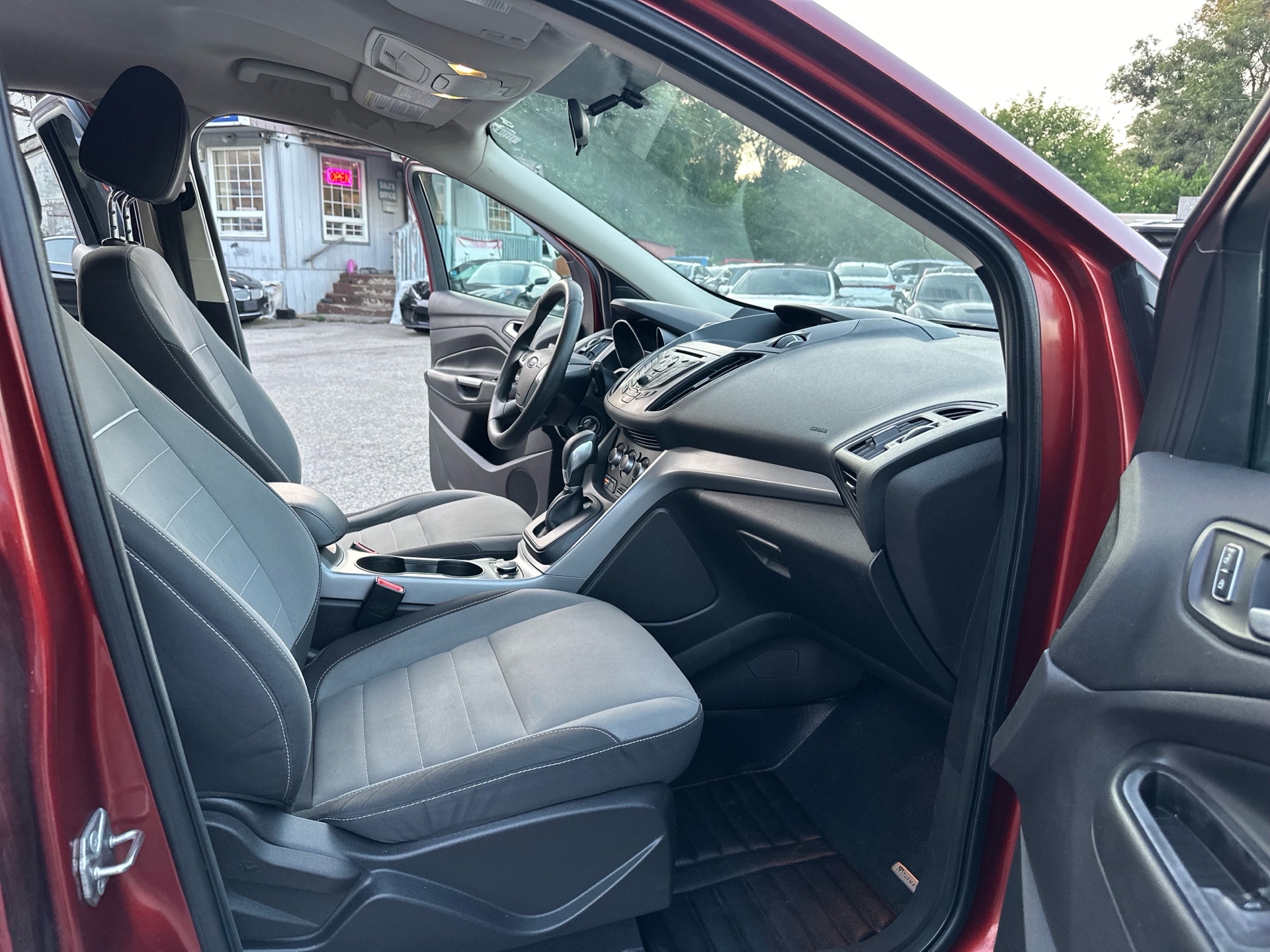 /ontarioqualitymotorsltd/2015-Ford-Escape-4770015867254347.jpg