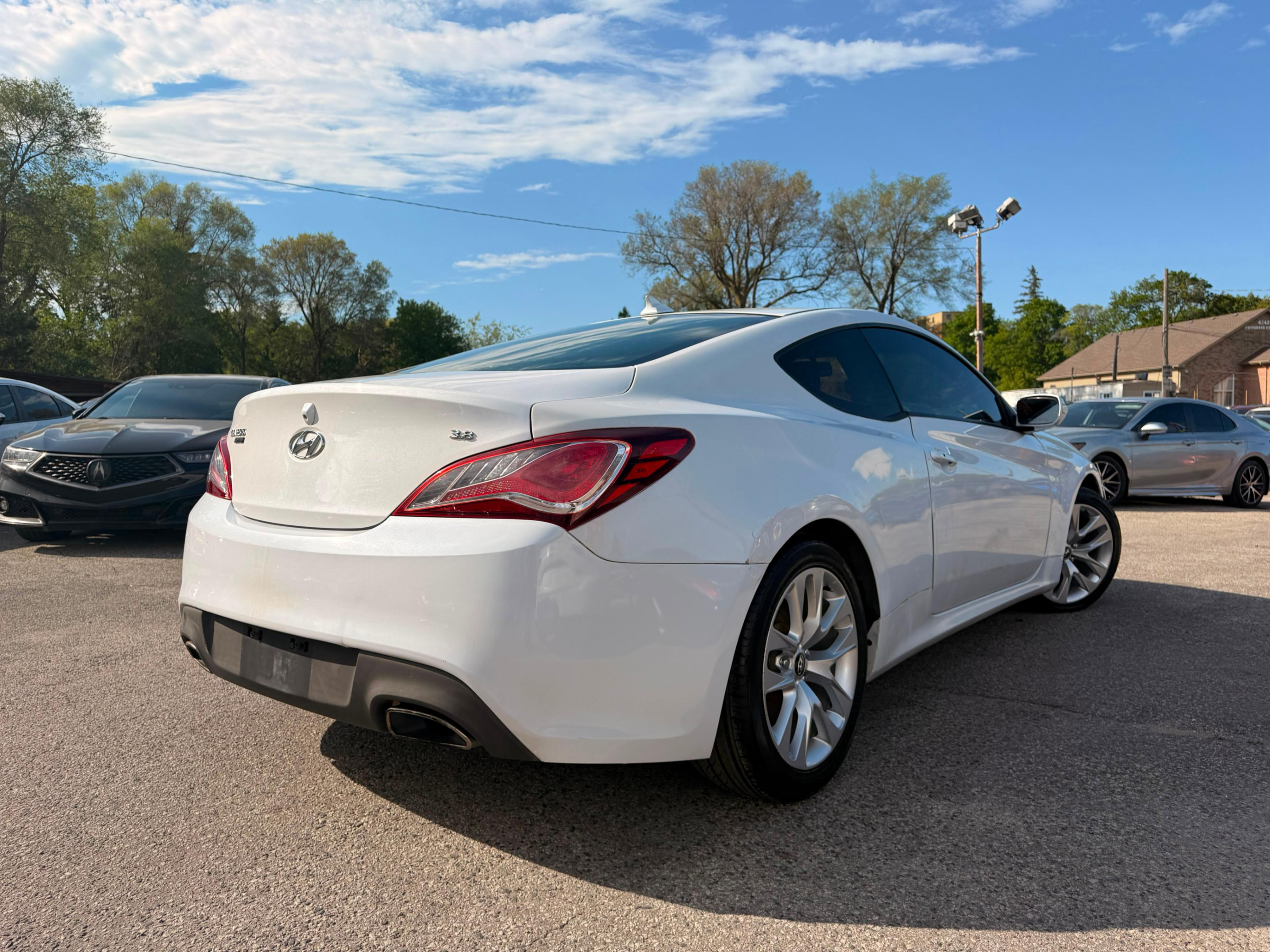 /ontarioqualitymotorsltd/2016-Hyundai-Genesis-6438982860526652.jpg