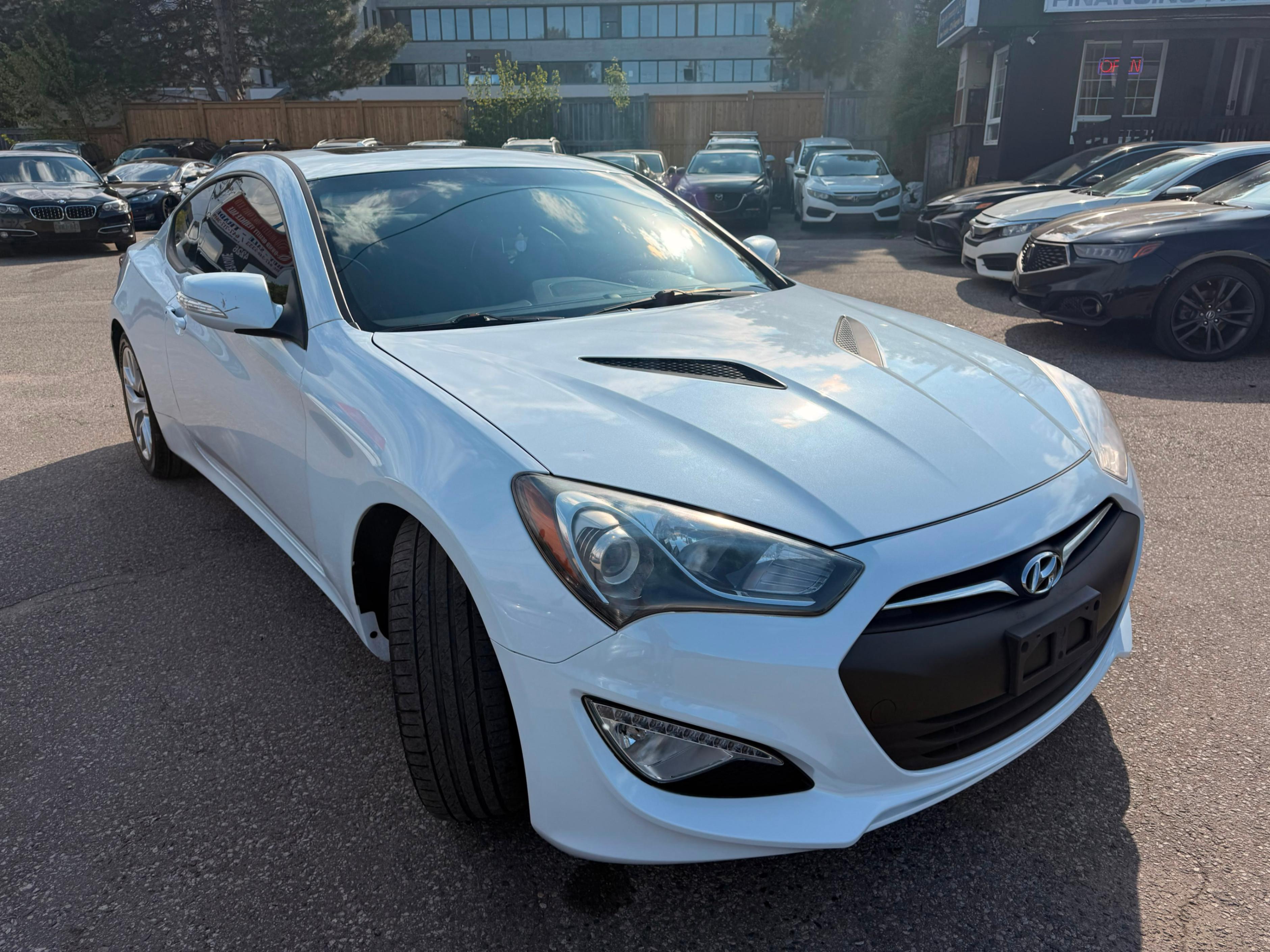 /ontarioqualitymotorsltd/2016-Hyundai-Genesis-6446975183241175.jpg