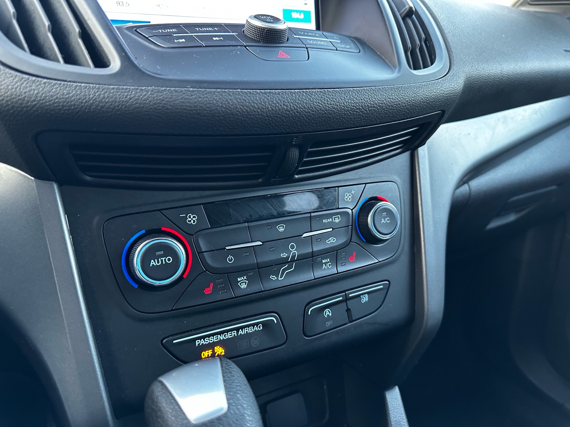 /ontarioqualitymotorsltd/2017-Ford-Escape-48299716062814646.jpg