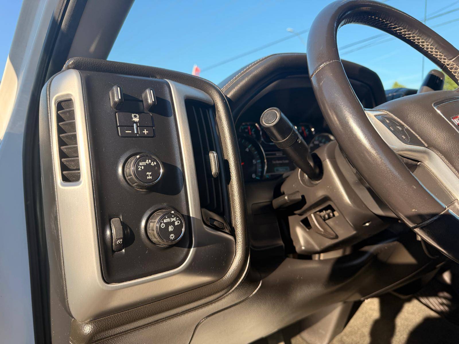 /ontarioqualitymotorsltd/2017-GMC-Sierra1500-14490167932010167.jpg