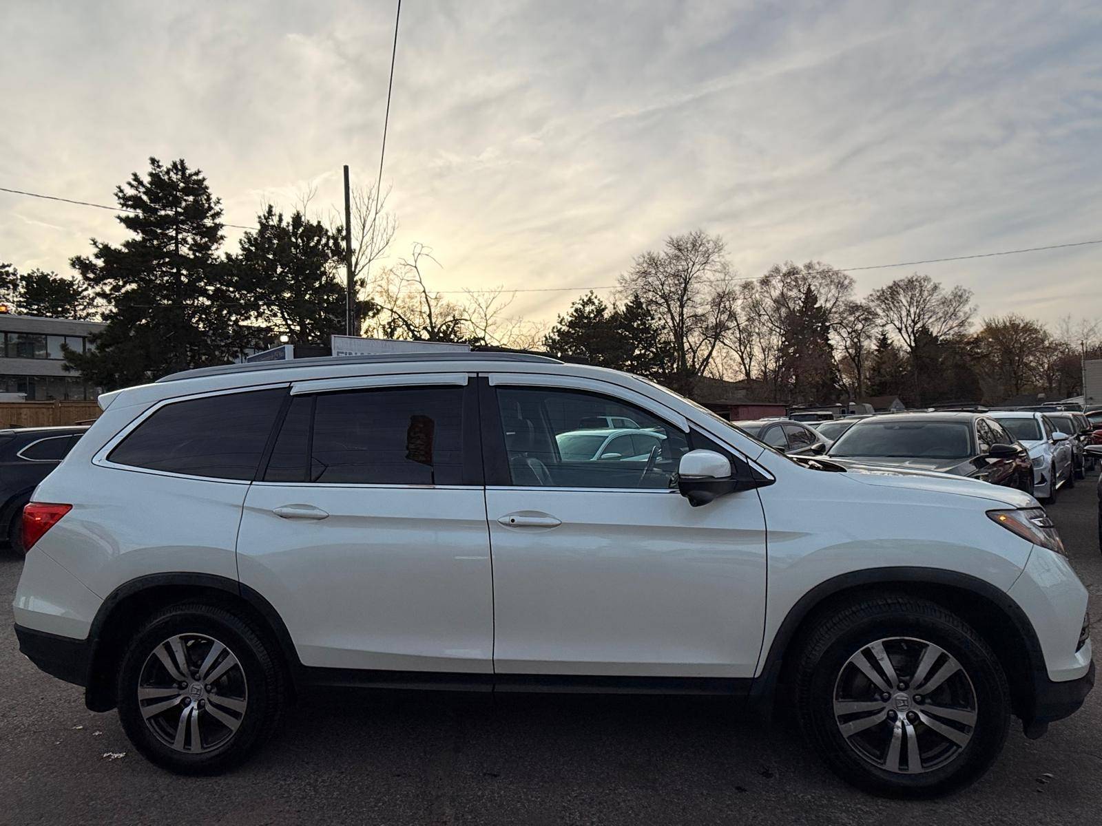 /ontarioqualitymotorsltd/2017-Honda-Pilot-46021526765165954.jpg