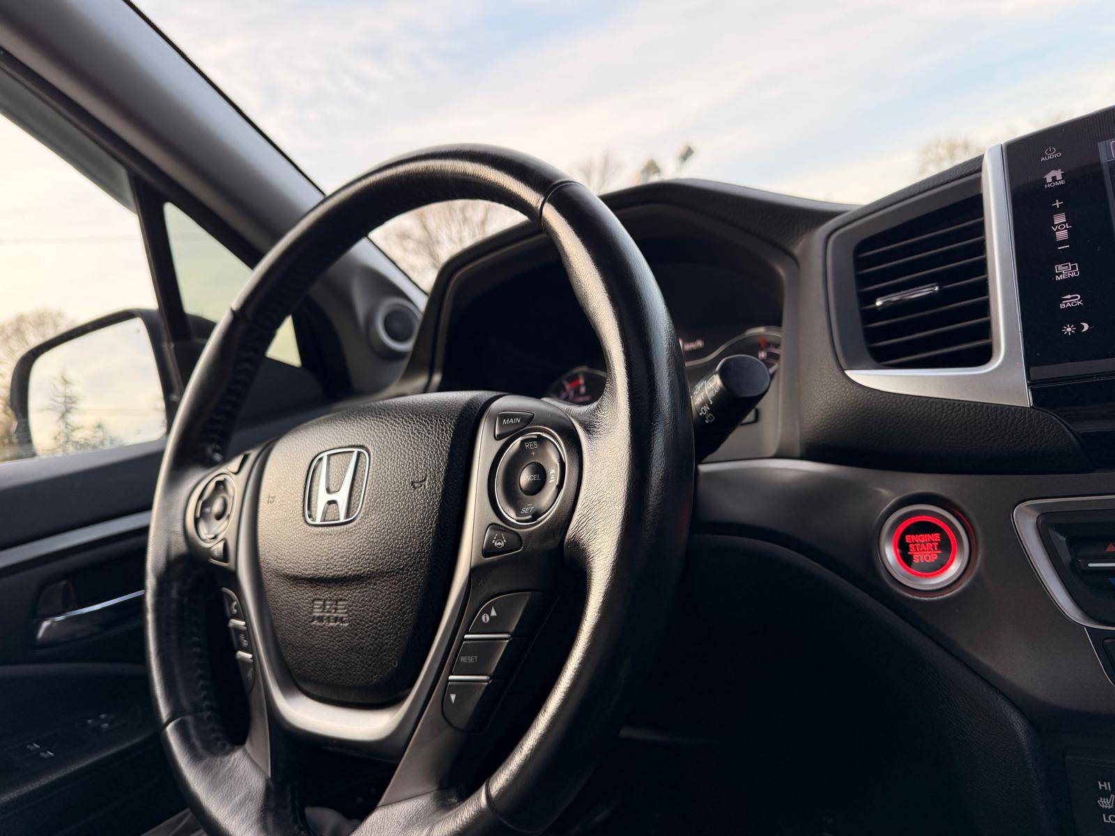 /ontarioqualitymotorsltd/2017-Honda-Pilot-6163474730451155.jpg