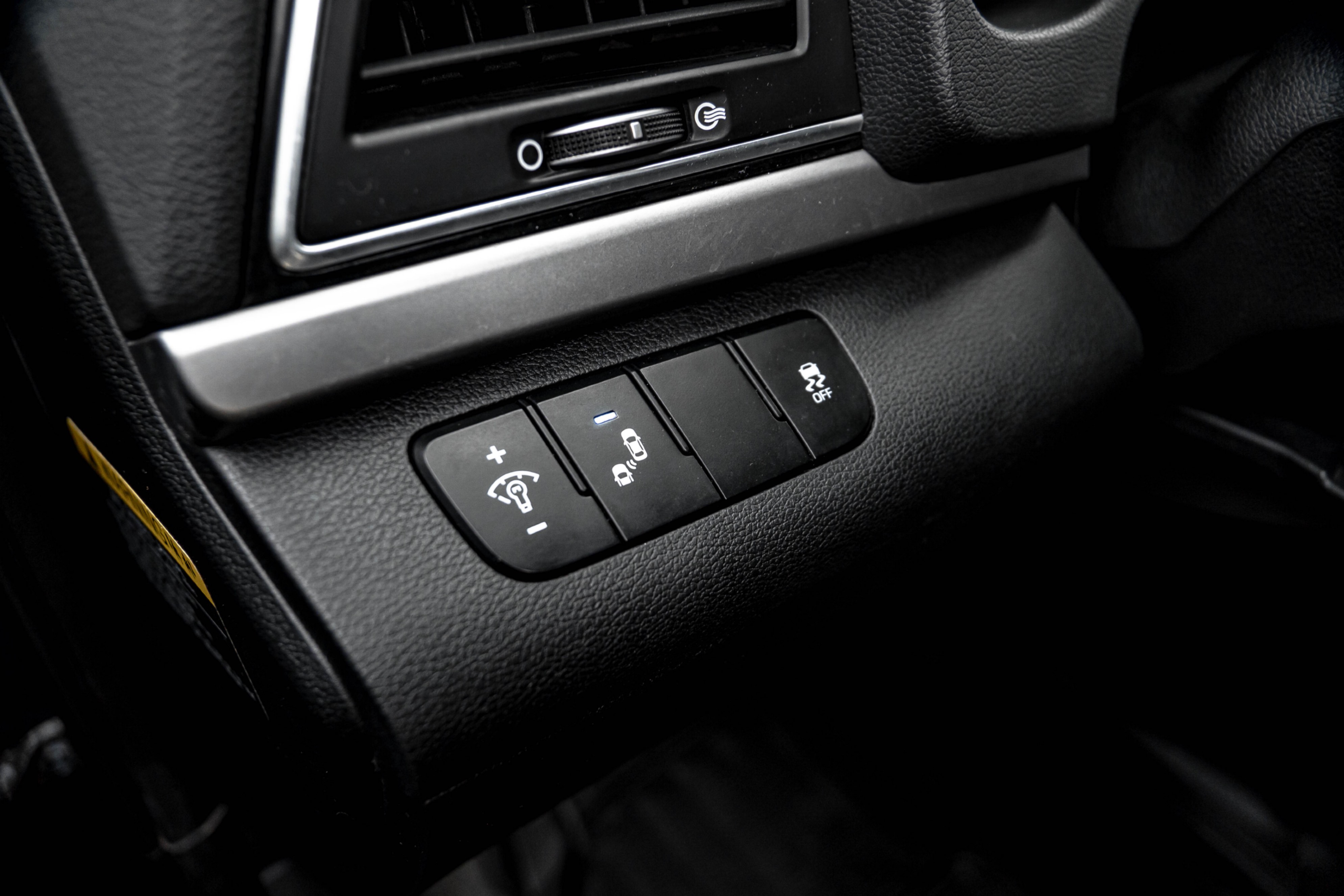 /ontarioqualitymotorsltd/2017-Hyundai-Elantra-4824140436108877.jpg