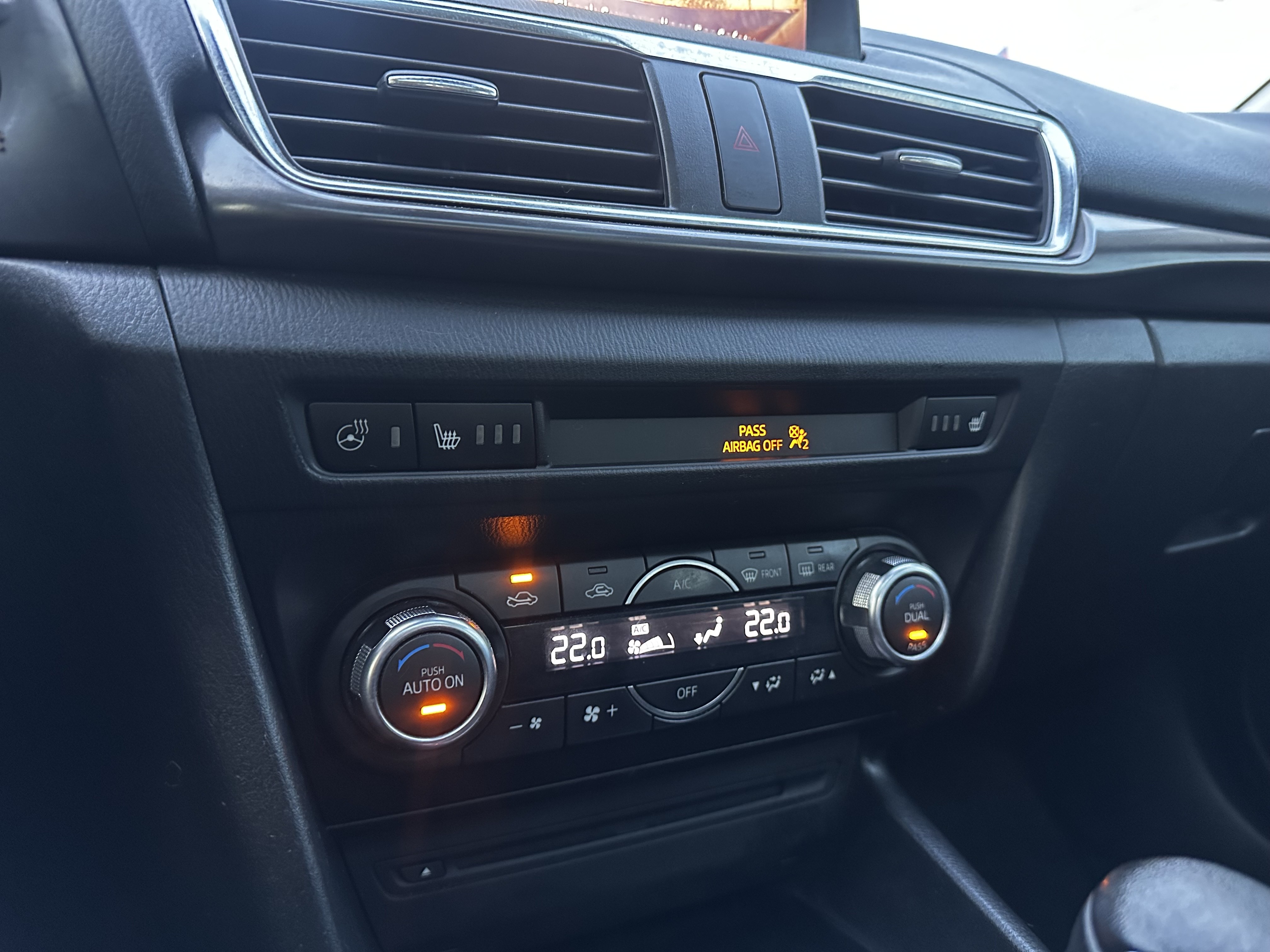 /ontarioqualitymotorsltd/2017-Mazda-Mazda3-5420427919225184.jpg
