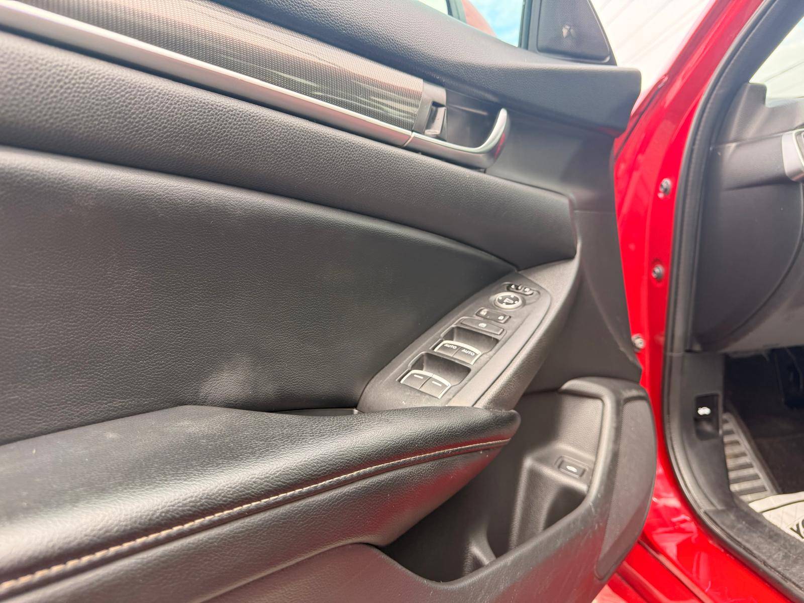 /ontarioqualitymotorsltd/2018-Honda-Accord-09251483709725661.jpg